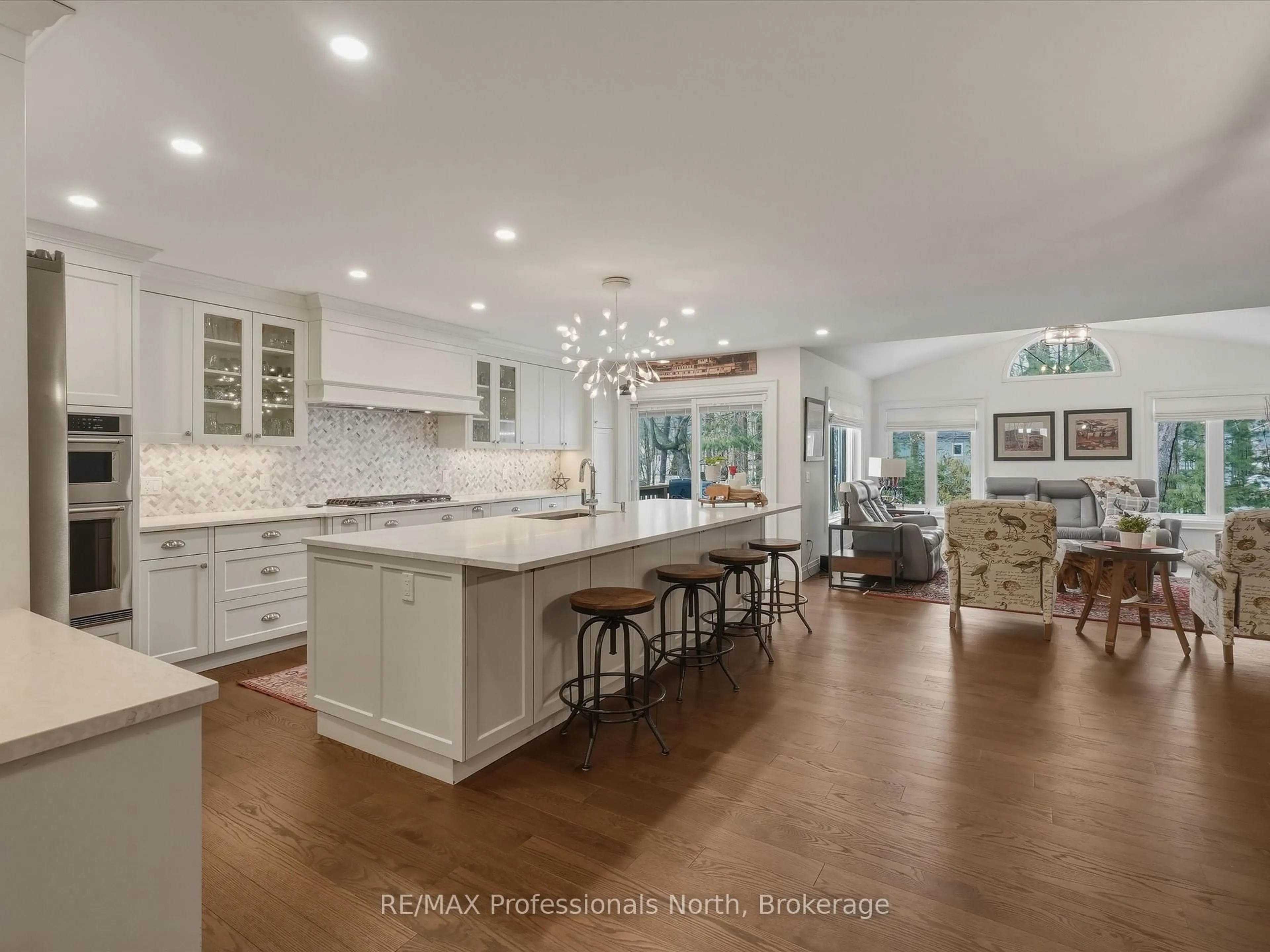 Open concept kitchen, ceramic/tile floor for 8 Woods Hllw, Gravenhurst Ontario P1P 1Y7