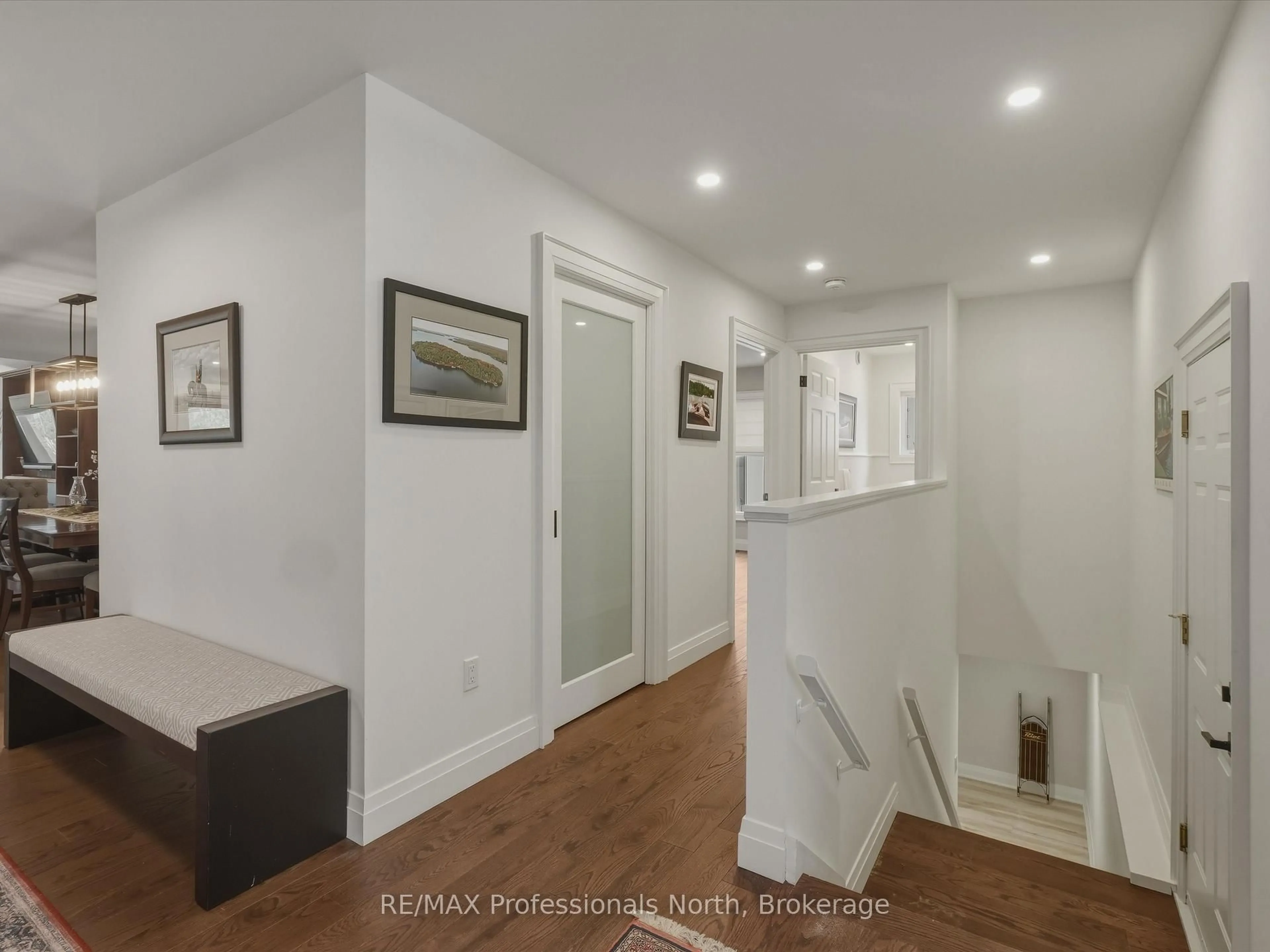 Unknown for 8 Woods Hllw, Gravenhurst Ontario P1P 1Y7