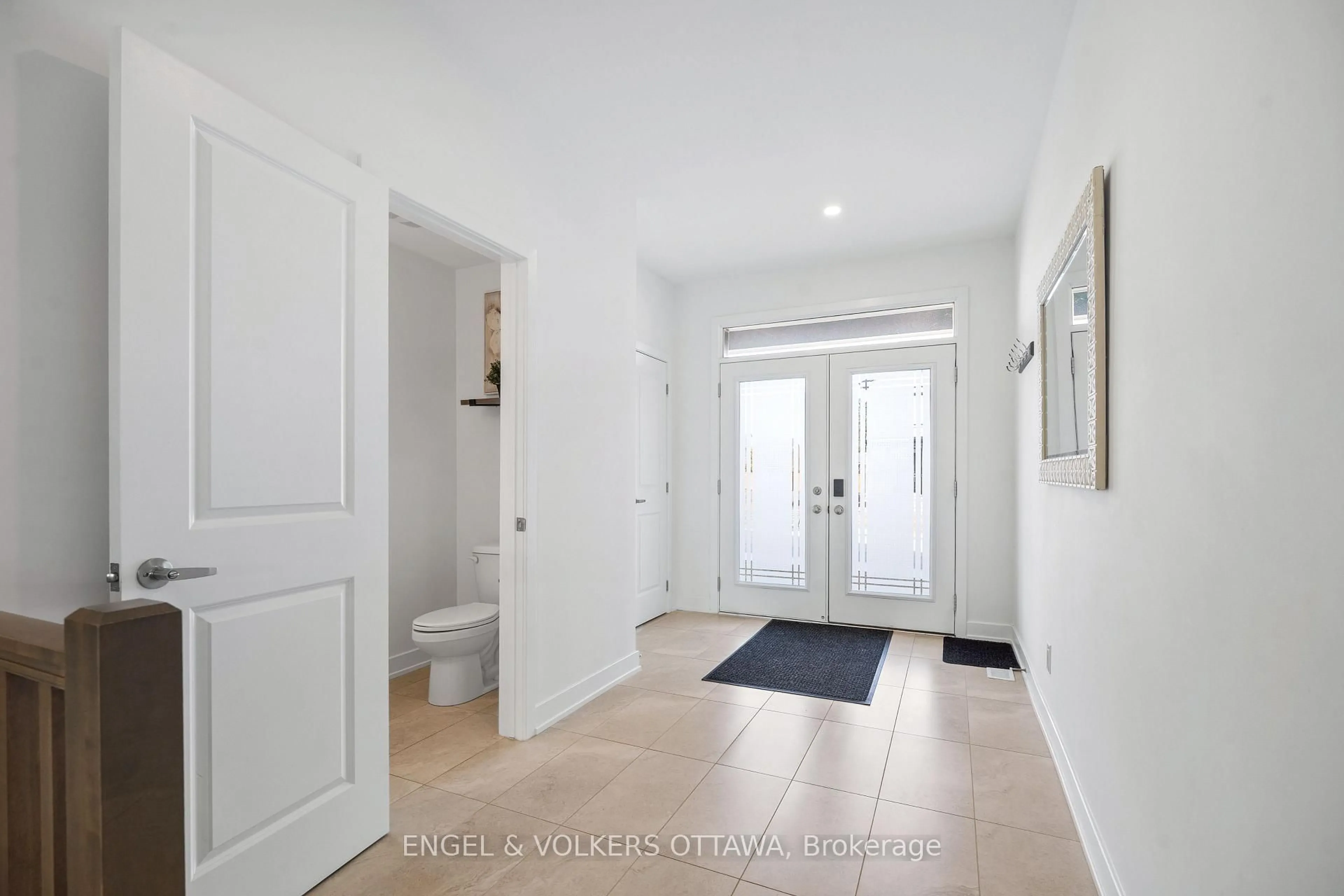Indoor entryway for 779 Ovation Grve, Ottawa Ontario K1T 0X6