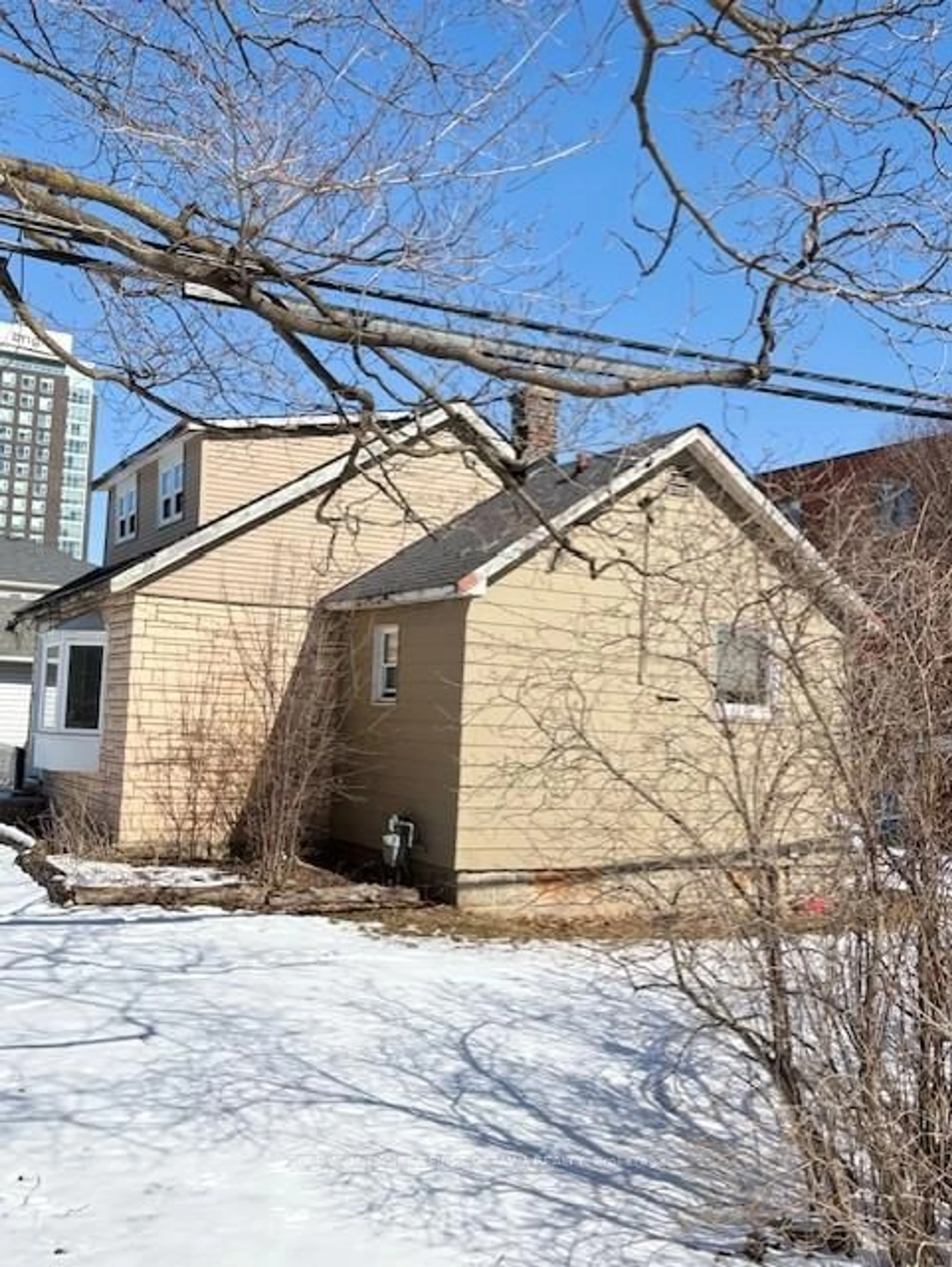 Shed for 185 Compton Ave, Ottawa Ontario K2B 5A6