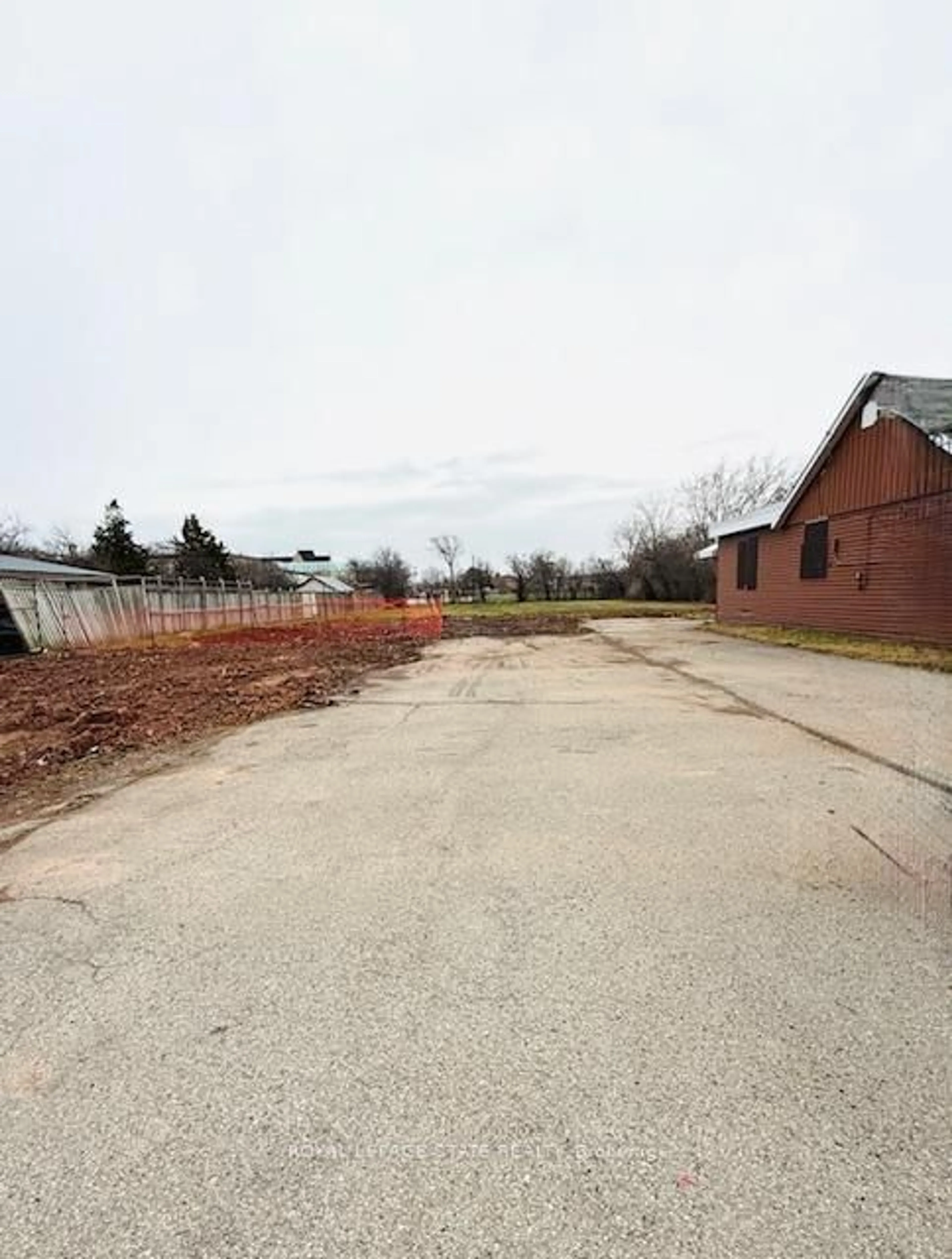 A pic from outside/outdoor area/front of a property/back of a property/a pic from drone, building for 148 Green Rd, Hamilton Ontario L8G 3X1