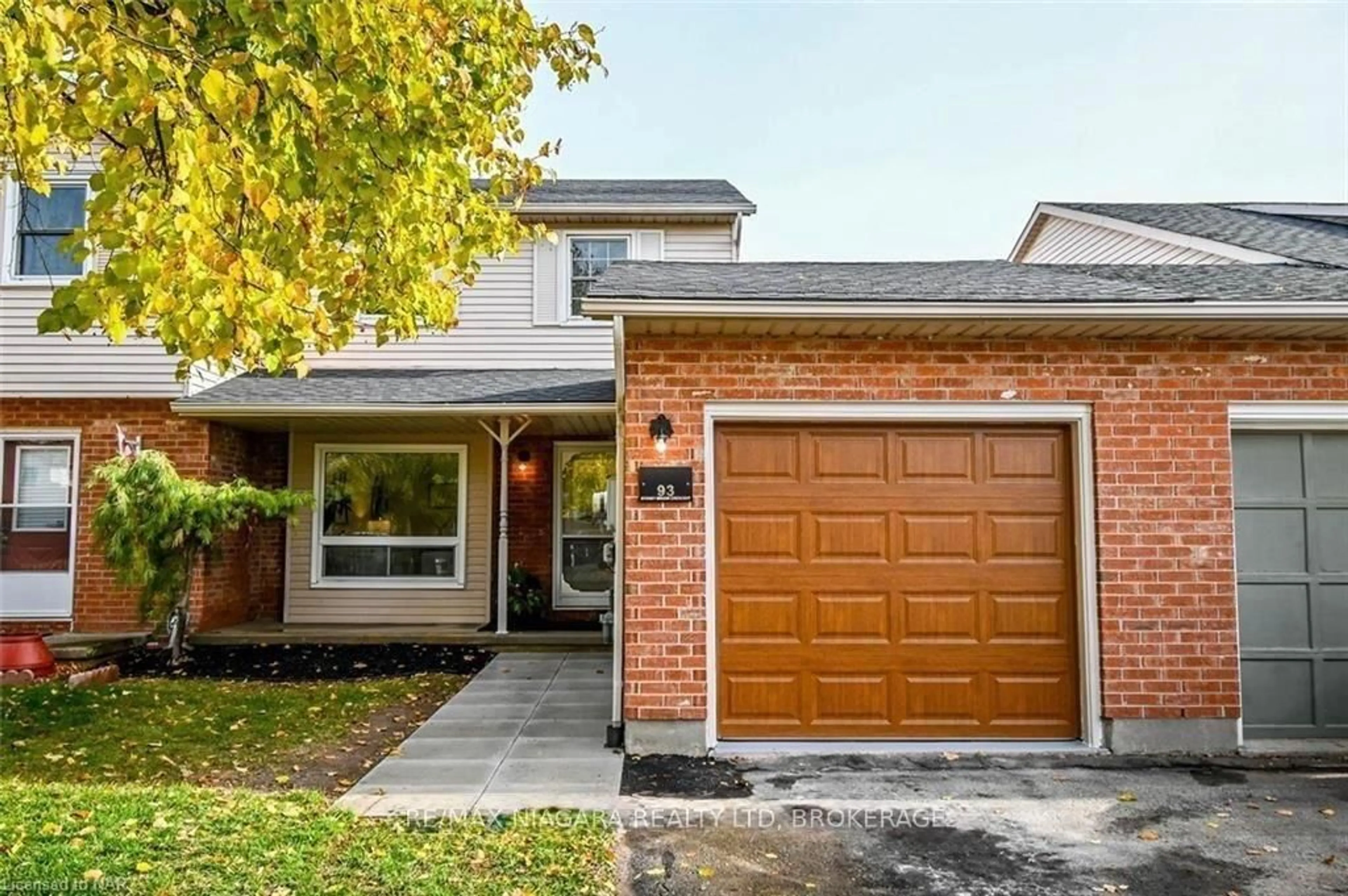 Home with brick exterior material, street for 93 Stoney Brook Cres, St. Catharines Ontario L2S 3R9