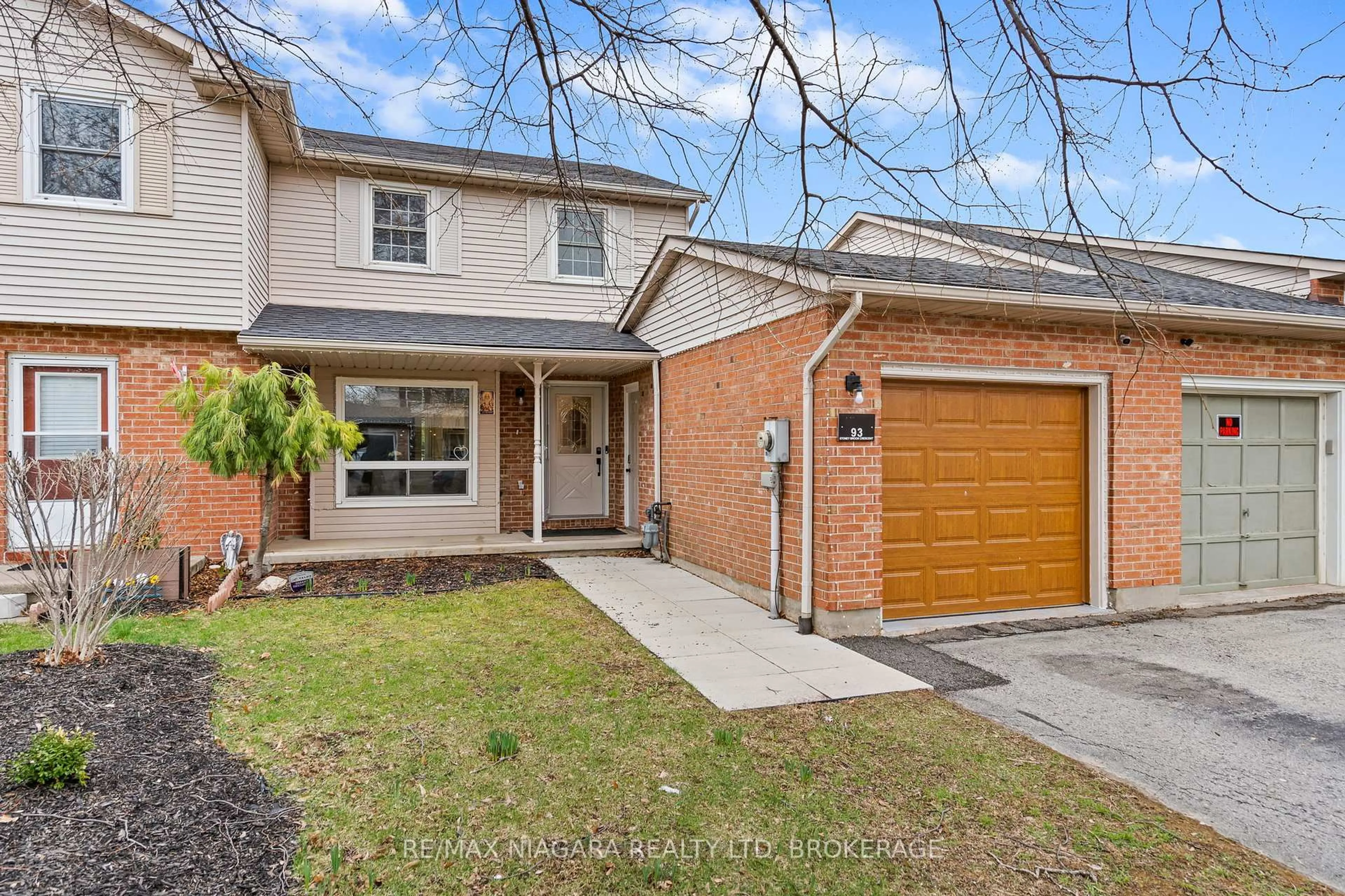 Home with brick exterior material, street for 93 Stoney Brook Cres, St. Catharines Ontario L2S 3R9