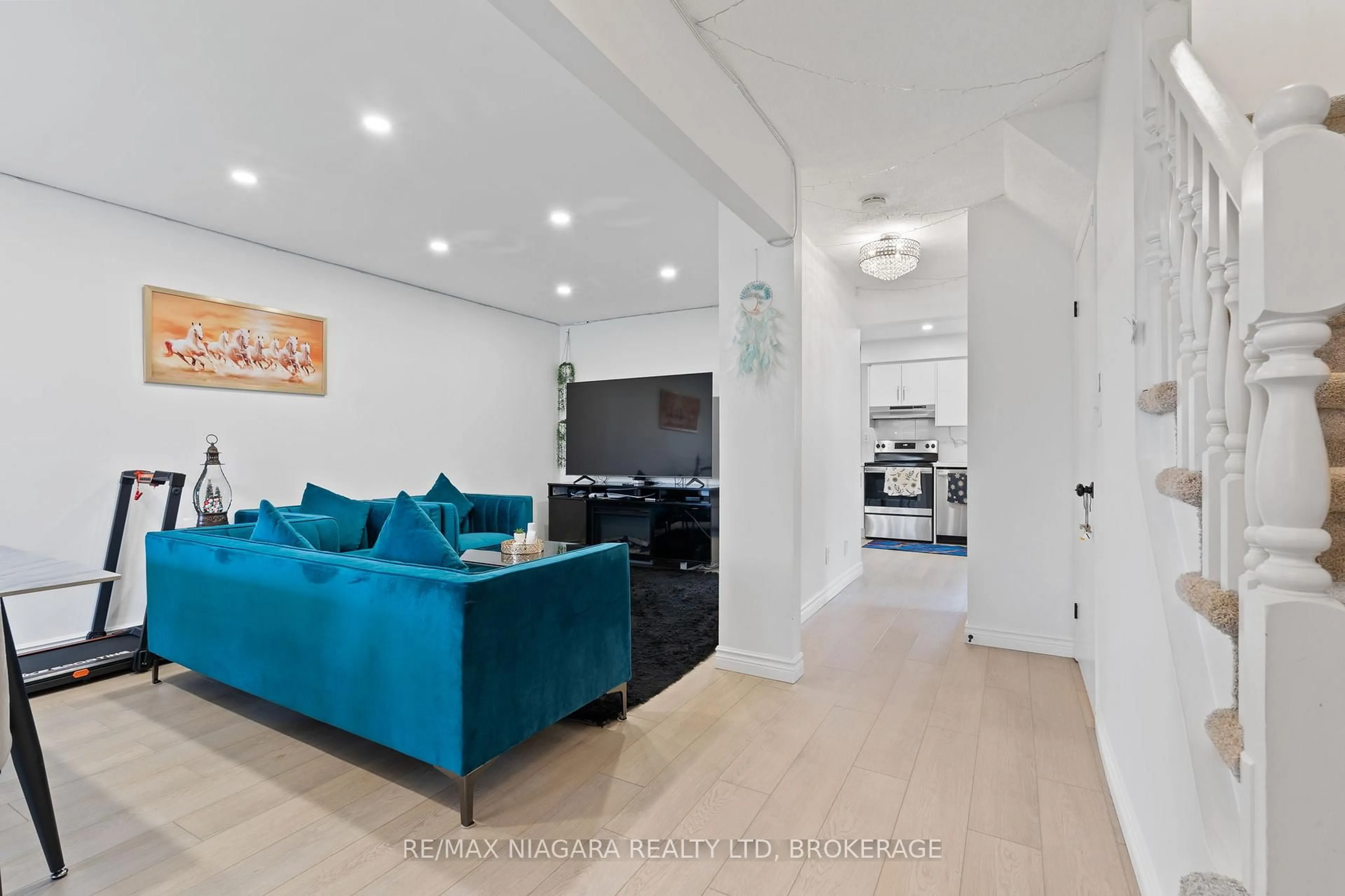 Living room with furniture, unknown for 93 Stoney Brook Cres, St. Catharines Ontario L2S 3R9