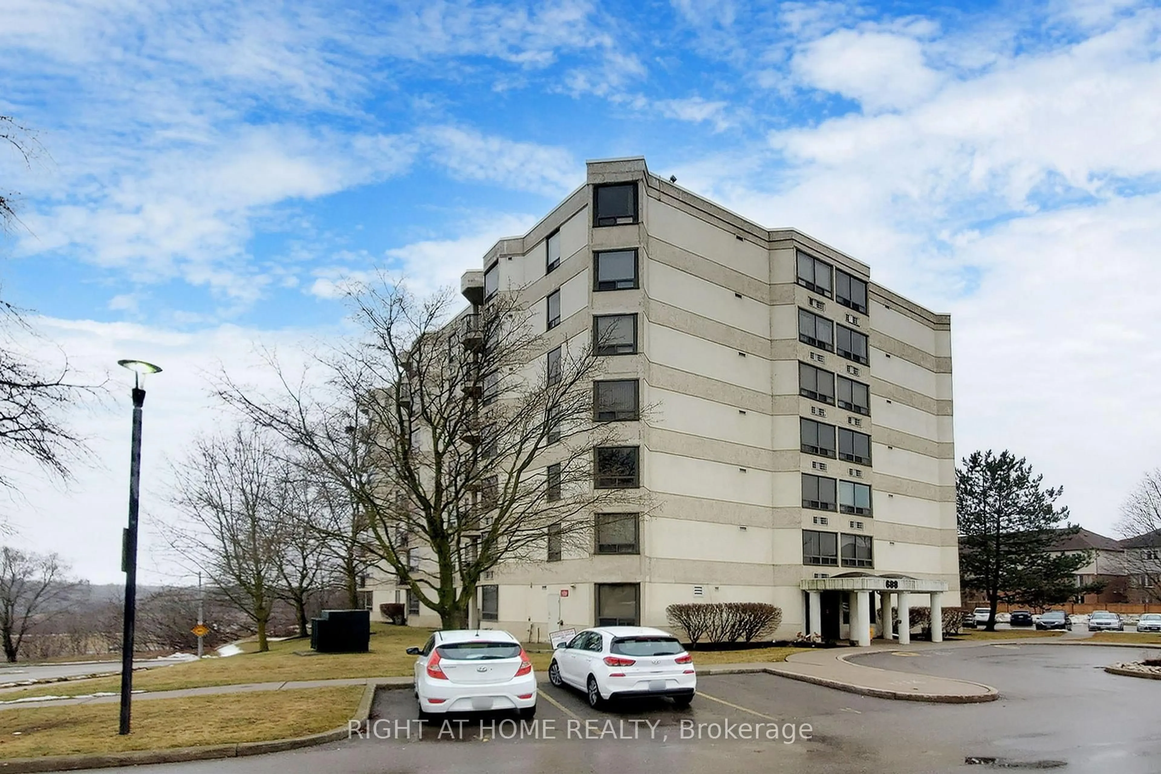 A pic from outside/outdoor area/front of a property/back of a property/a pic from drone, unknown for 688 Preston Pkwy #403, Cambridge Ontario N3H 5K6