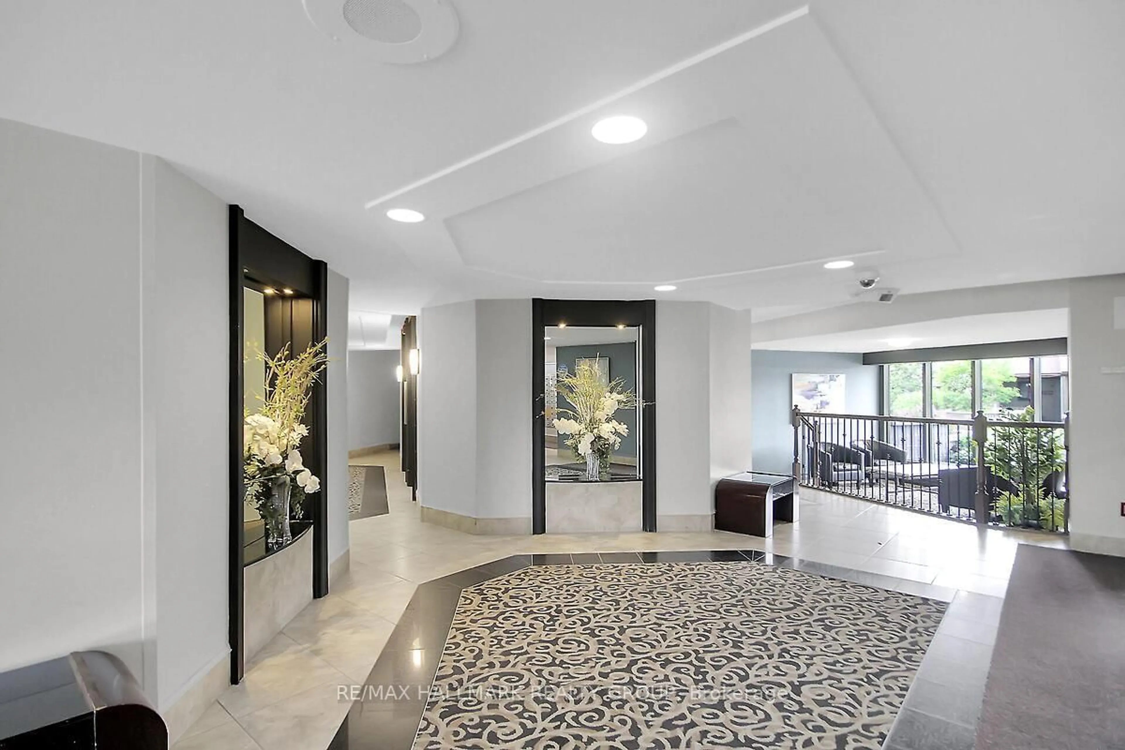 Indoor foyer for 1081 Ambleside Dr #208, Ottawa Ontario K2B 8C8