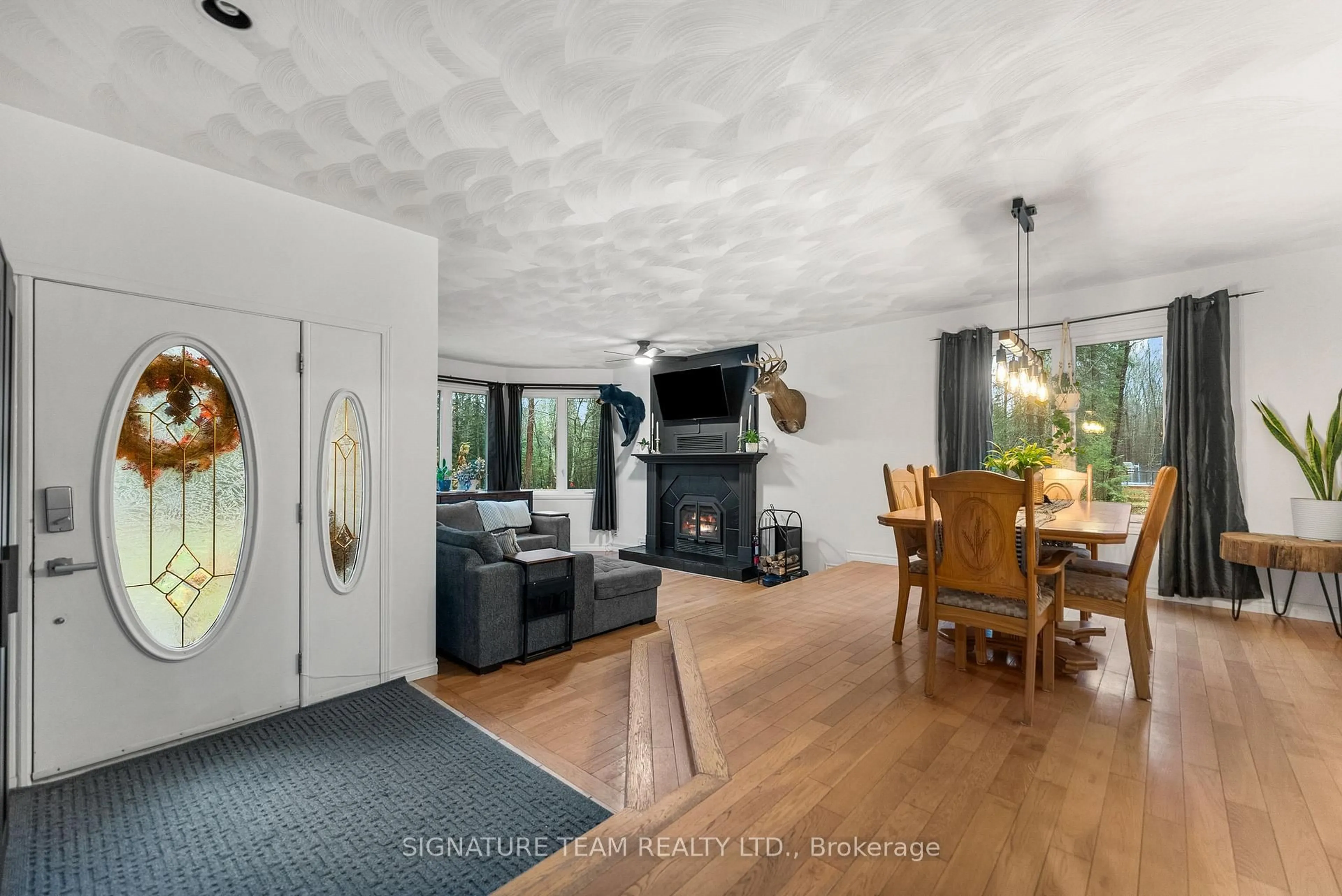 Living room with furniture, unknown for 165 Sufian St, Pembroke Ontario K8A 6W6