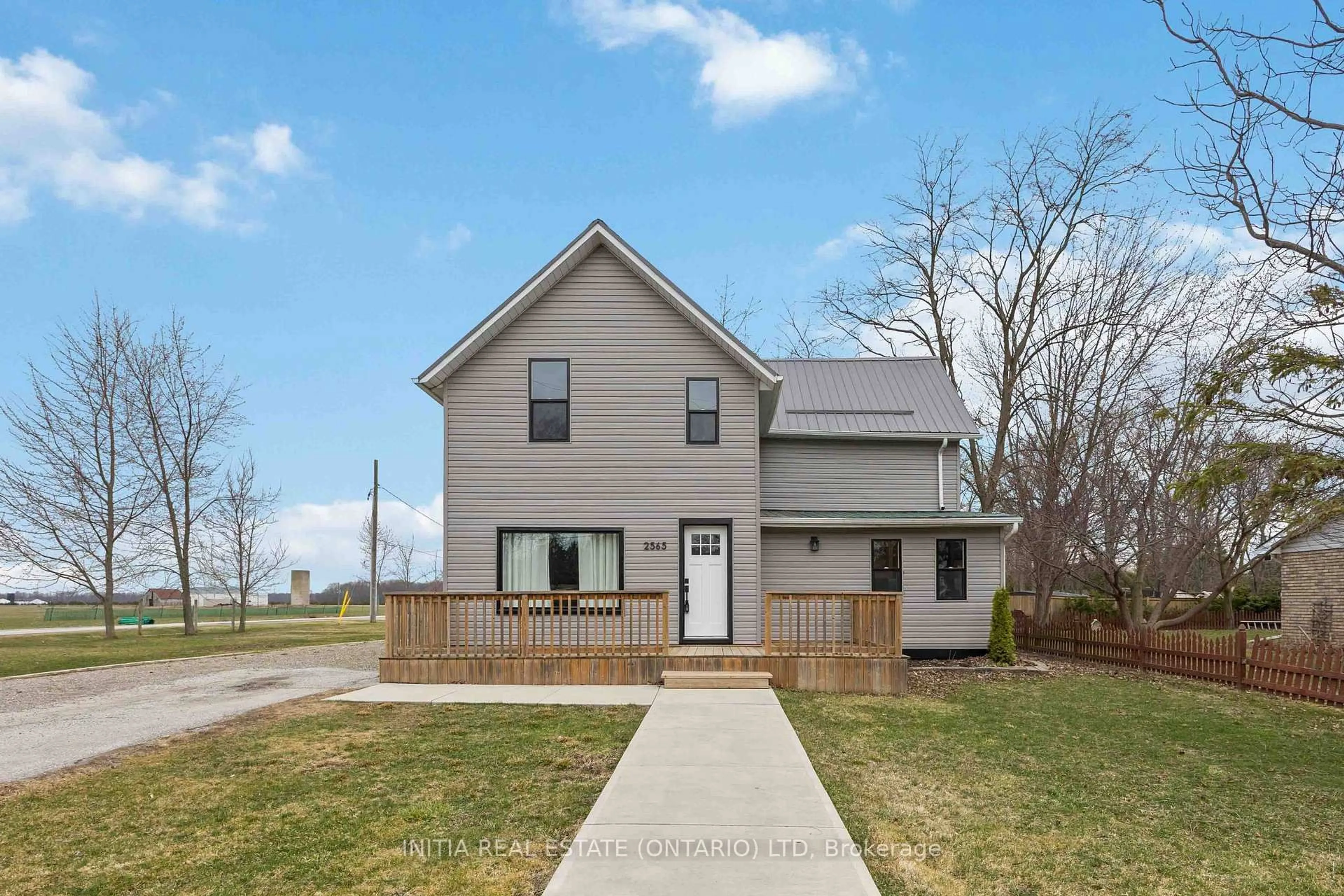 Home with brick exterior material, street for 2565 Elizabeth St, Oil Springs Ontario N0N 1P0