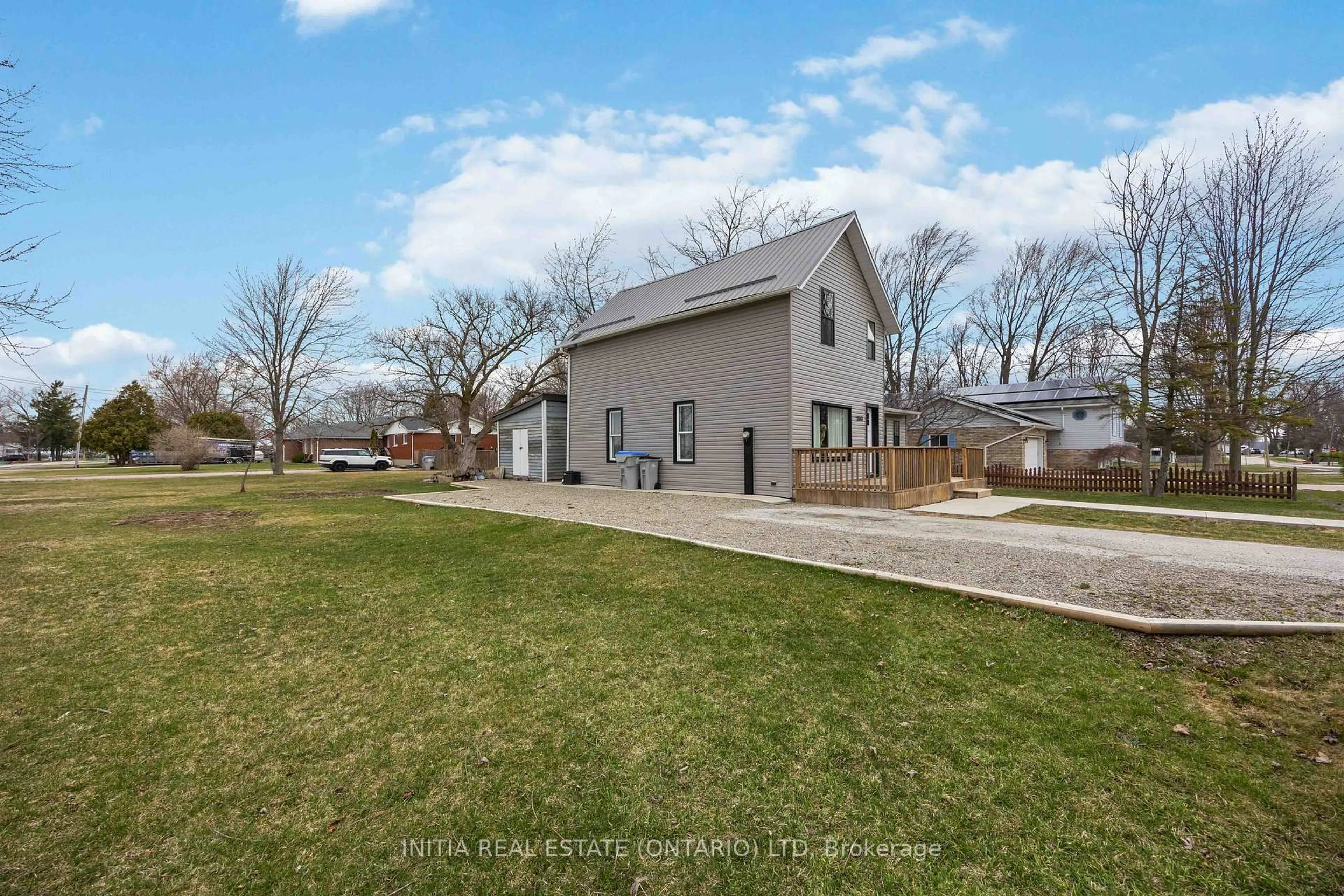 A pic from outside/outdoor area/front of a property/back of a property/a pic from drone, street for 2565 Elizabeth St, Oil Springs Ontario N0N 1P0