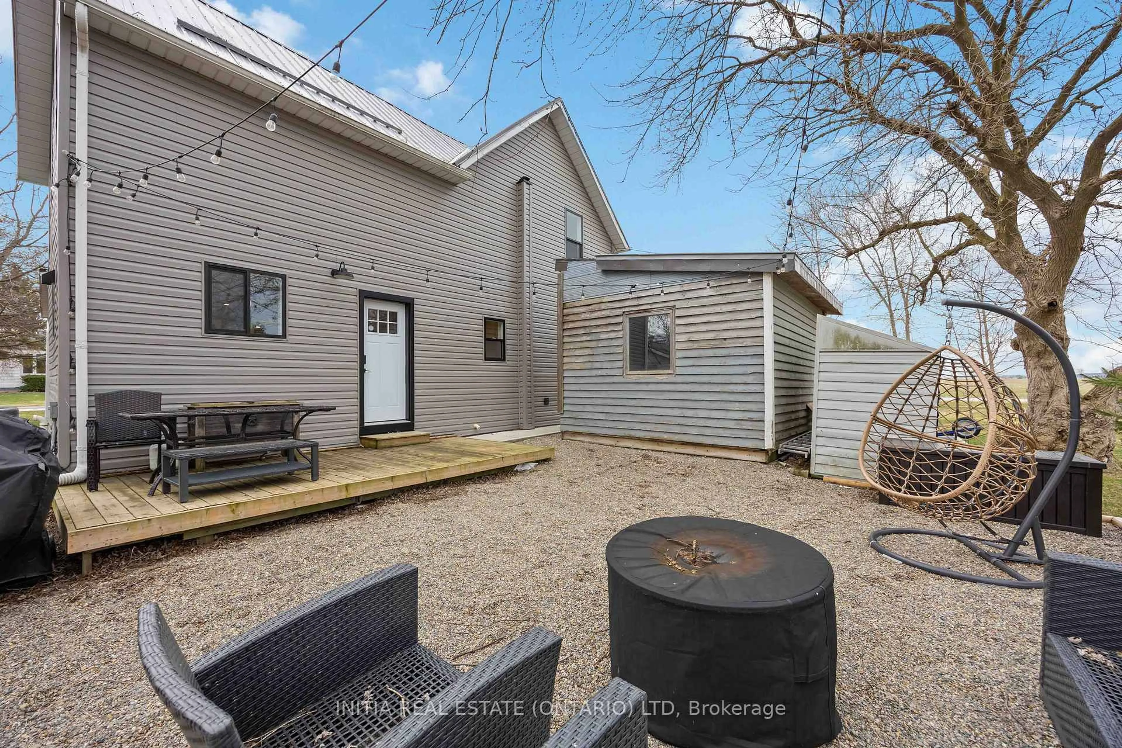 A pic from outside/outdoor area/front of a property/back of a property/a pic from drone, street for 2565 Elizabeth St, Oil Springs Ontario N0N 1P0