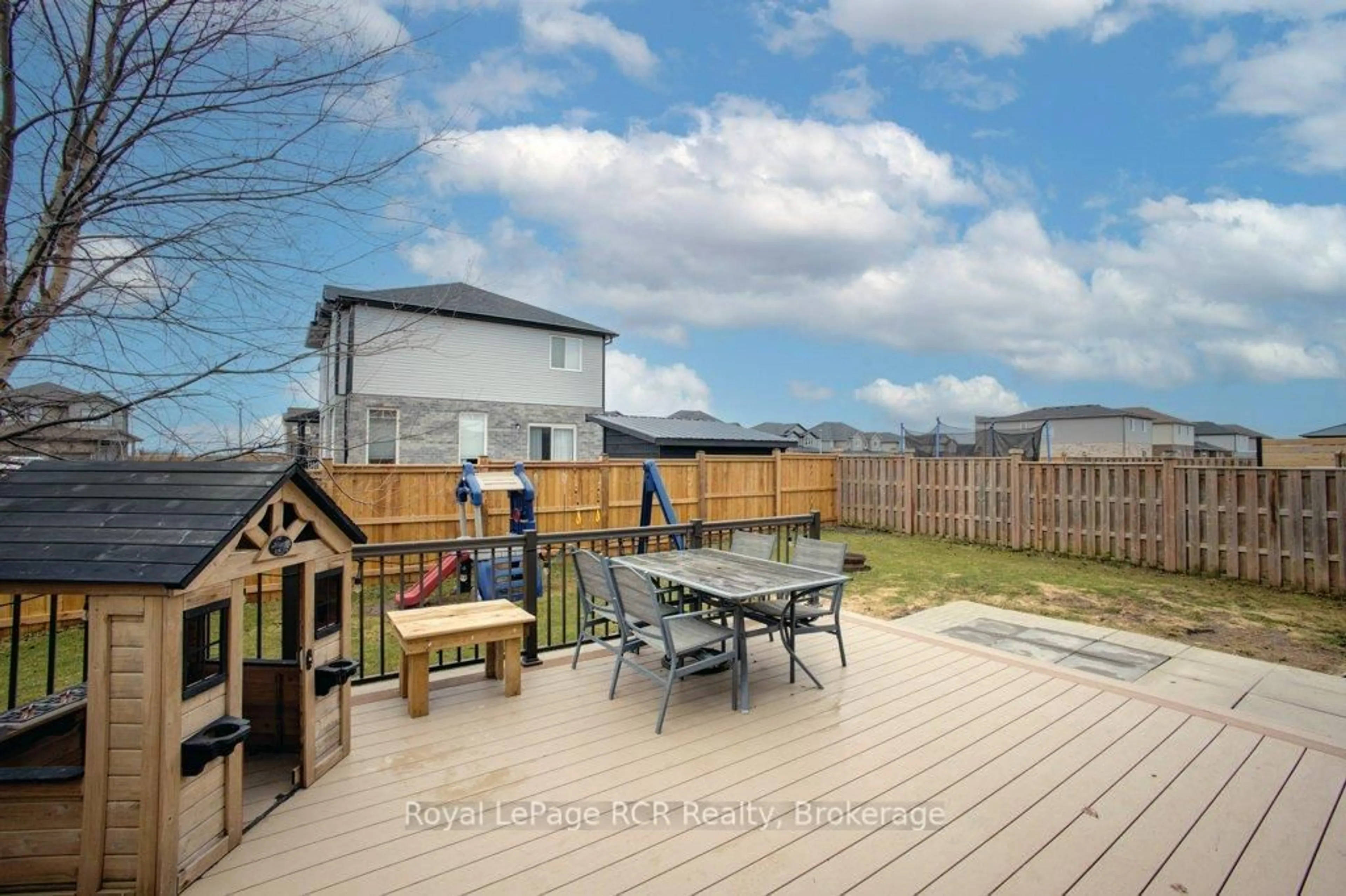 Patio, unknown for 11 Green St, Mapleton Ontario N0G 1P0