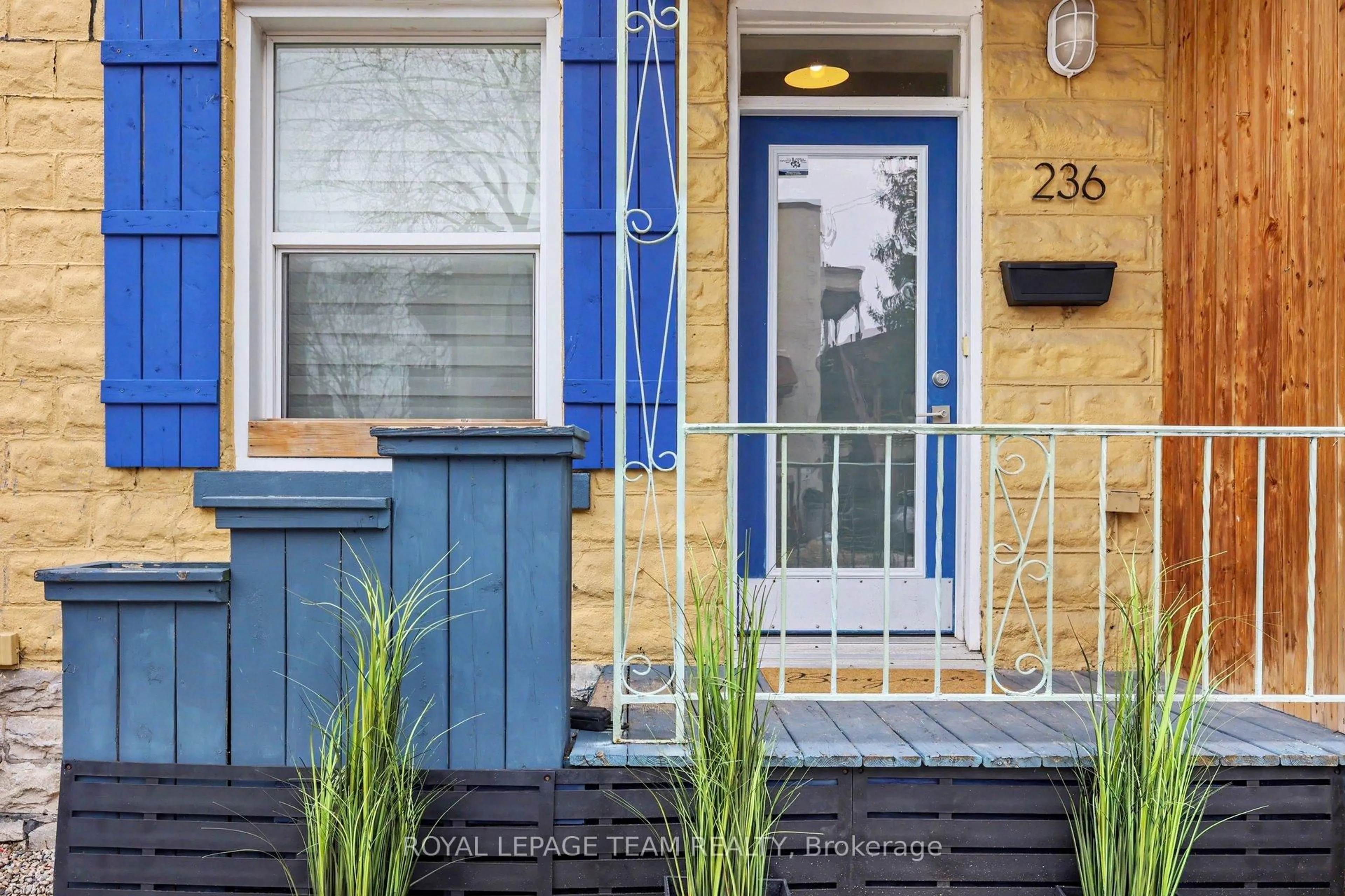 Indoor entryway for 236 Emond St, Ottawa Ontario K1L 7R8