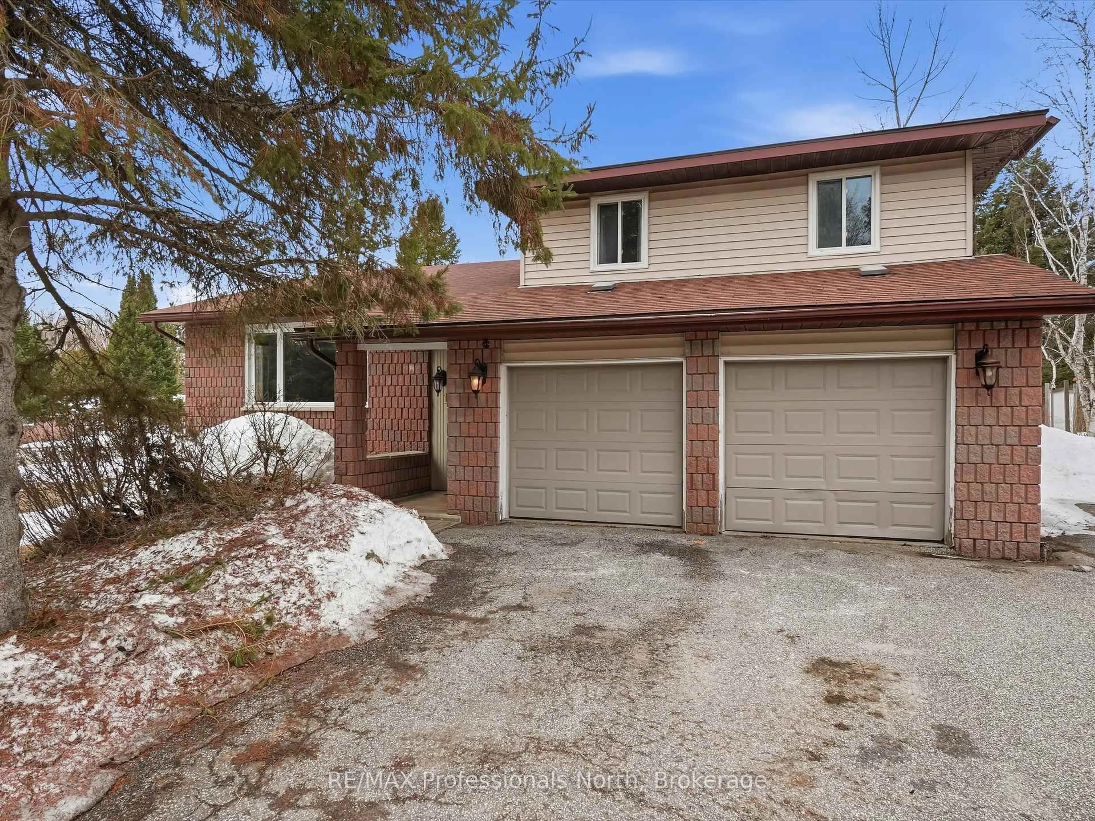 Home with brick exterior material, street for 1 Glendale Rd, Bracebridge Ontario P1L 1B3
