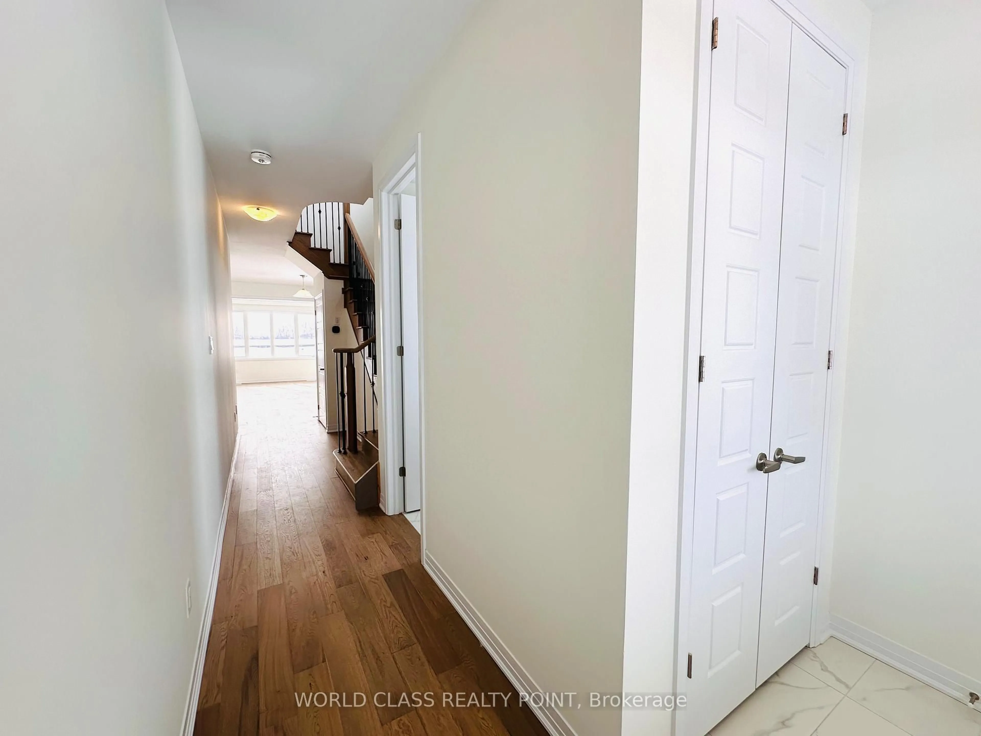 Indoor entryway for 153 Wilmot Rd, Brantford Ontario N3T 0W5