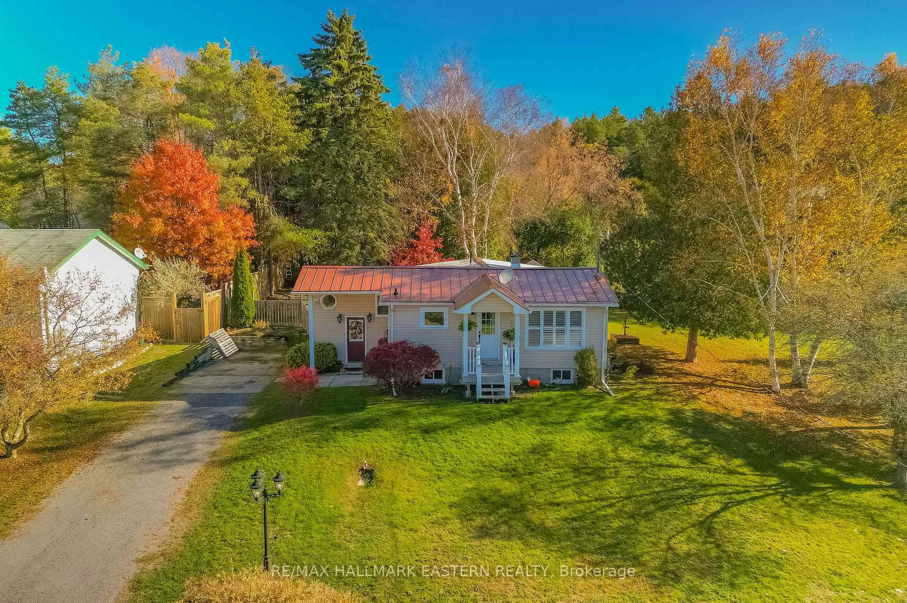 A pic from outside/outdoor area/front of a property/back of a property/a pic from drone, water/lake/river/ocean view for 2839 Peter St, Hamilton Township Ontario K9A 4J7