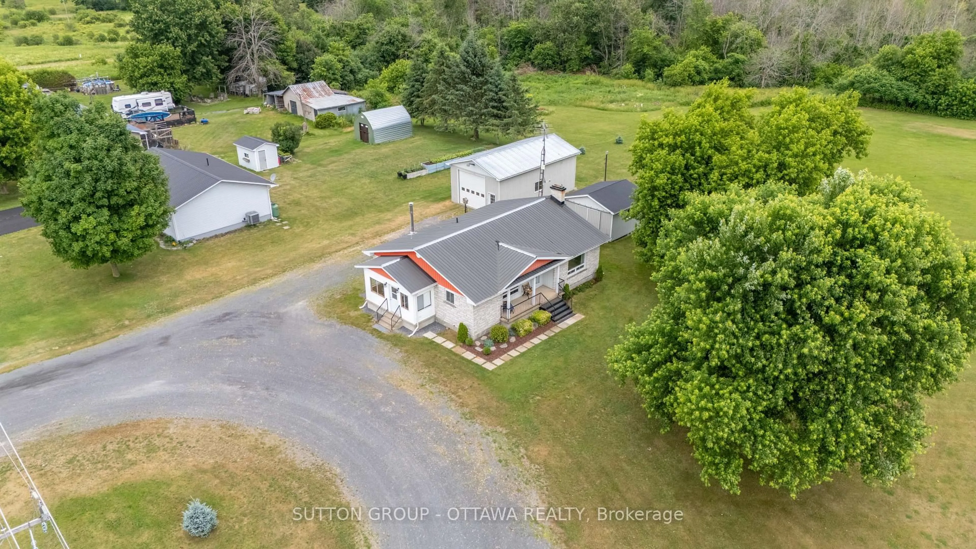 A pic from outside/outdoor area/front of a property/back of a property/a pic from drone, unknown for 20330 Lochiel Rd, North Glengarry Ontario K0C 1A0