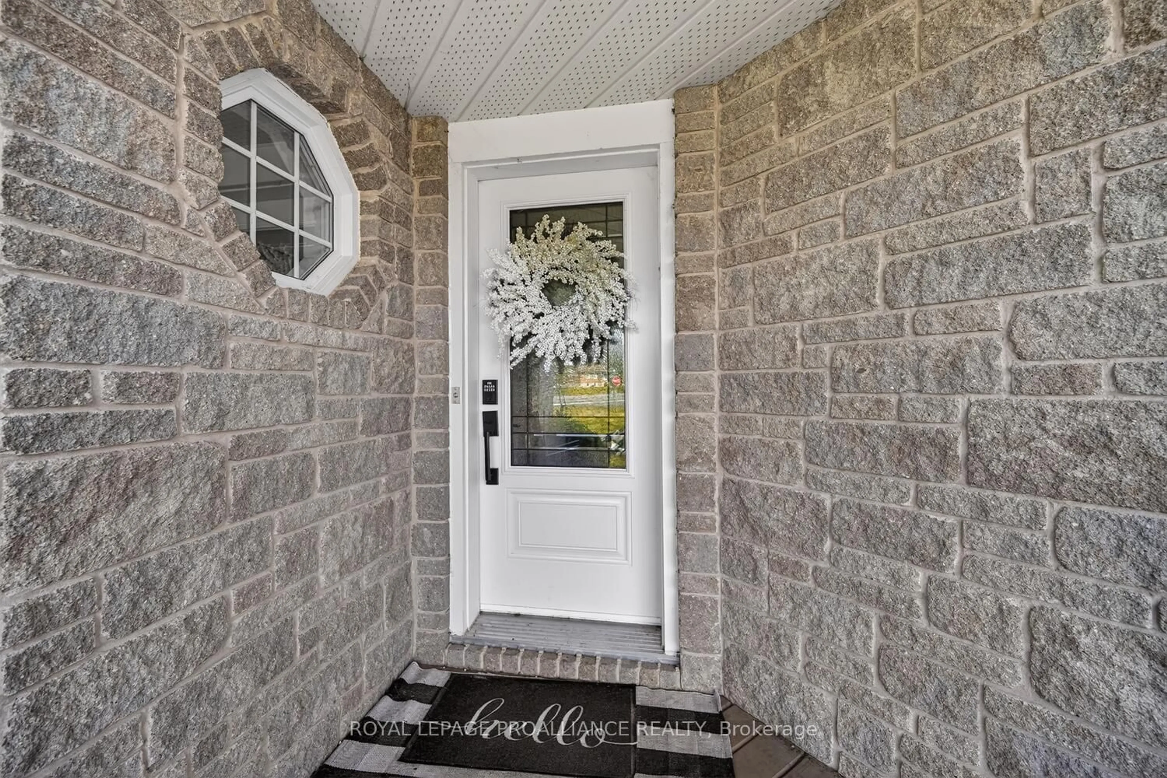 Indoor entryway for 5500 Meadowbrook Dr, South Dundas Ontario K0E 1K0