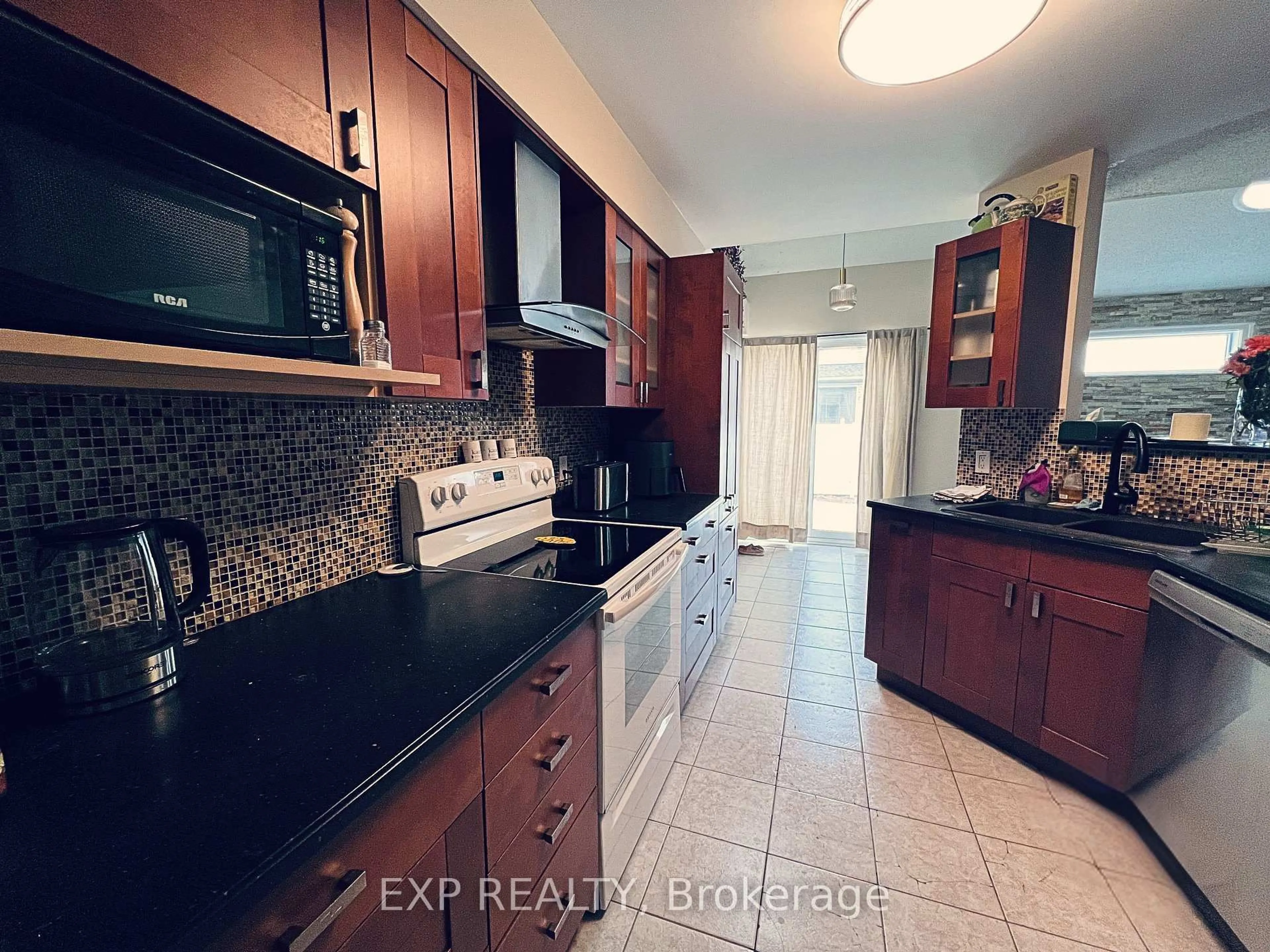 Standard kitchen, ceramic/tile floor for 1741 Jobin Cres, Gloucester Ontario K1J 1C4