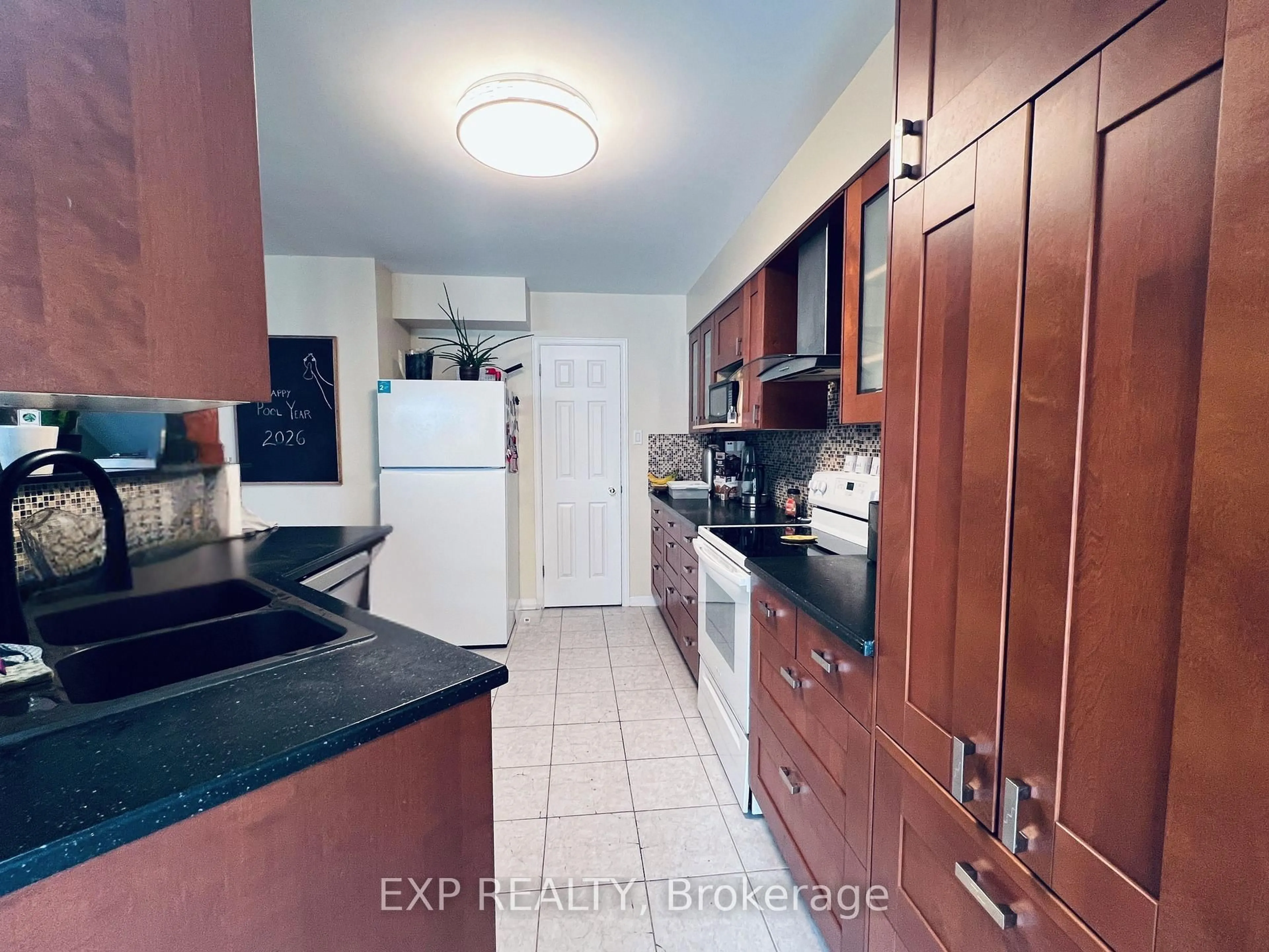 Standard kitchen, ceramic/tile floor for 1741 Jobin Cres, Gloucester Ontario K1J 1C4