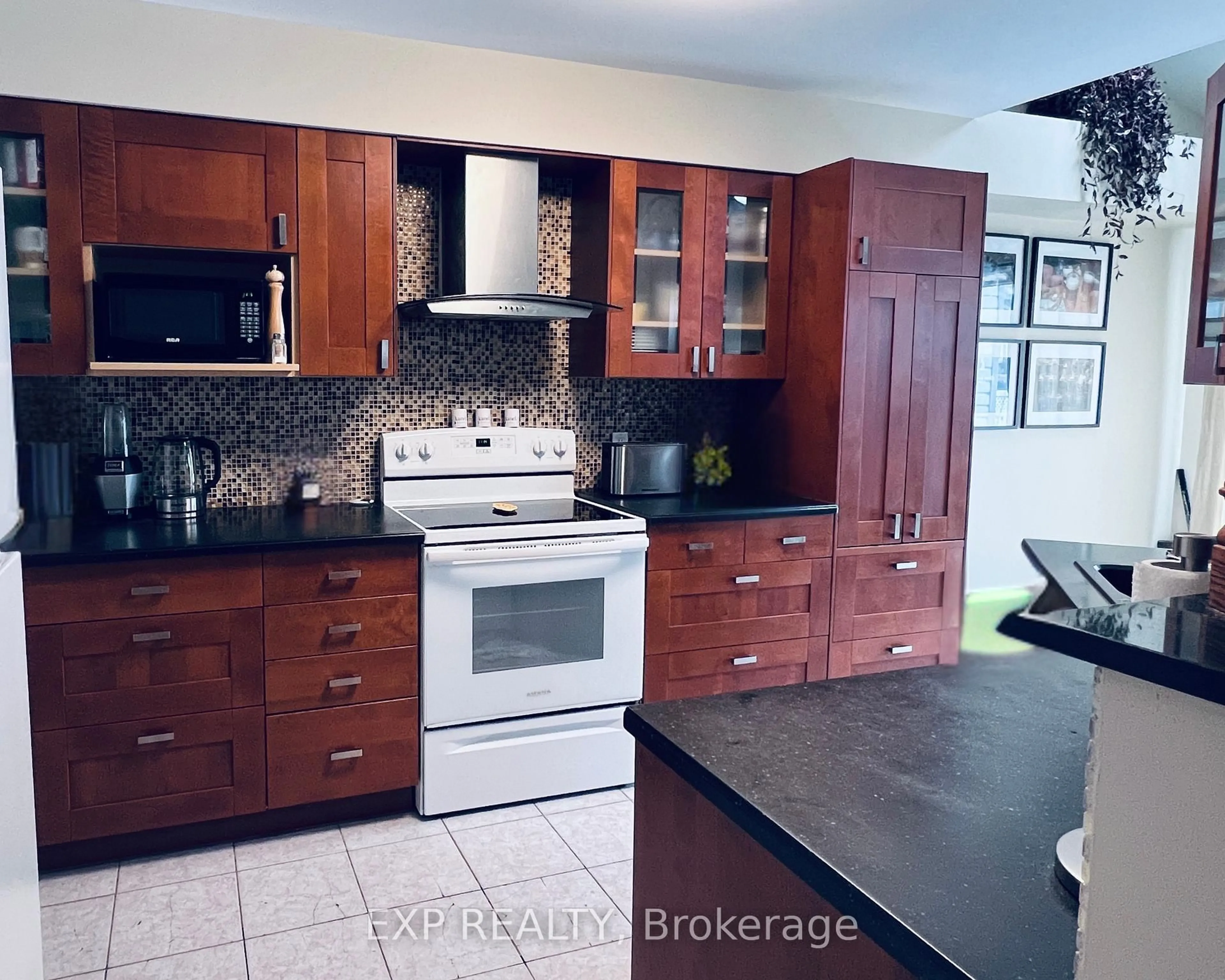 Unknown for 1741 Jobin Cres, Gloucester Ontario K1J 1C4