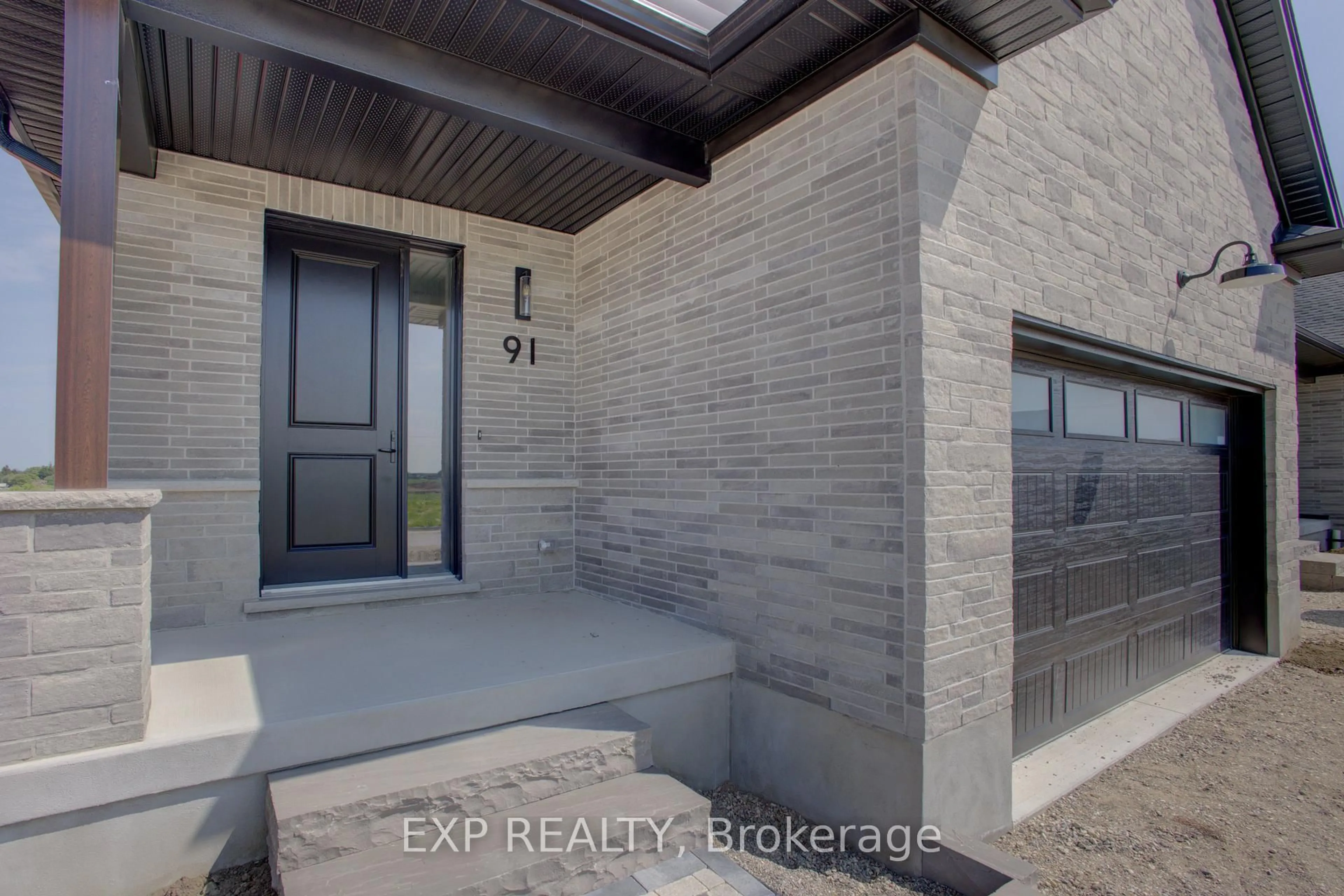 Indoor entryway for 91 Bedell Dr, Mapleton Ontario N0G 1P0