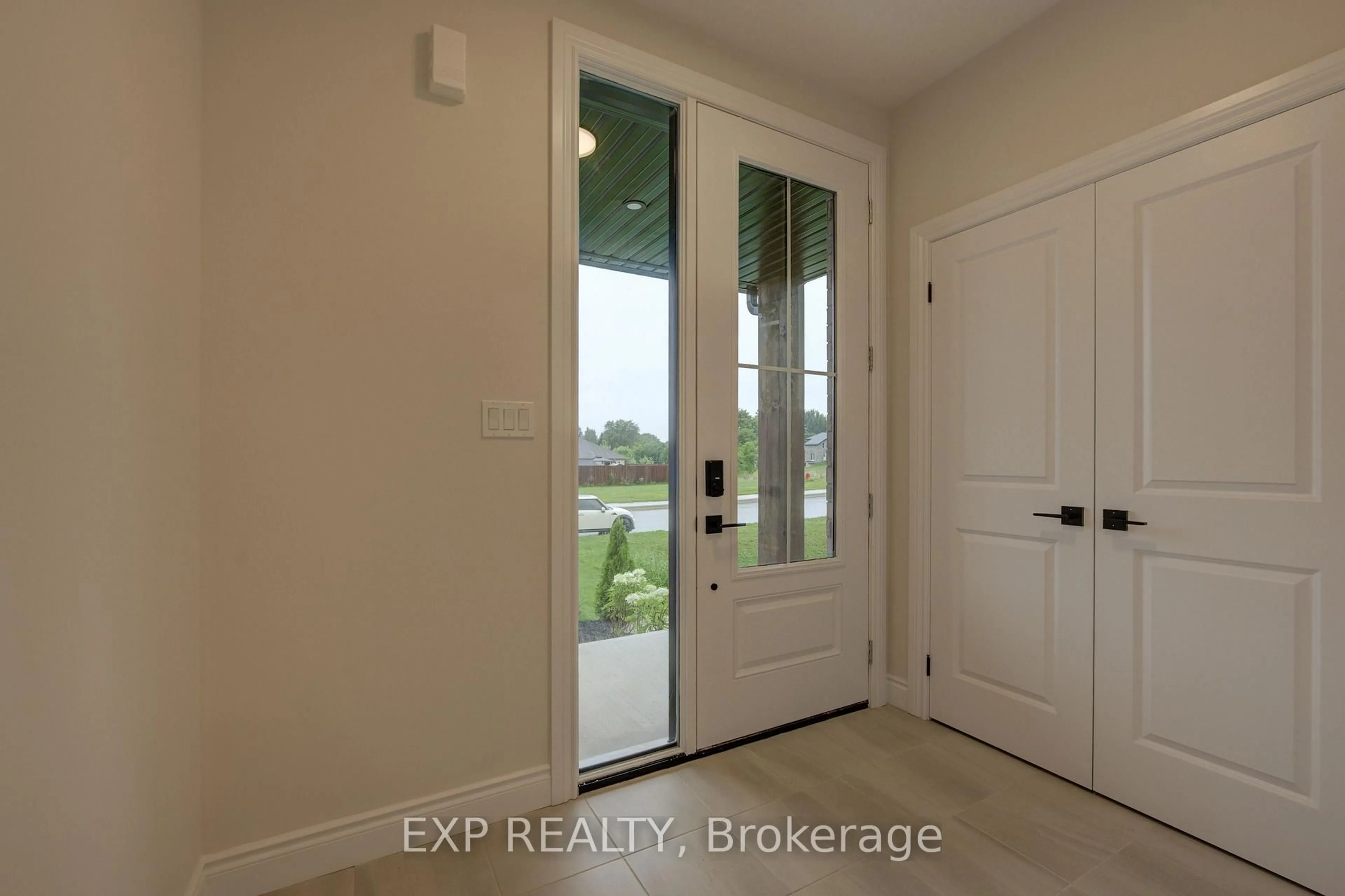 Indoor entryway for 30 Anne St, Minto Ontario N0G 1Z0