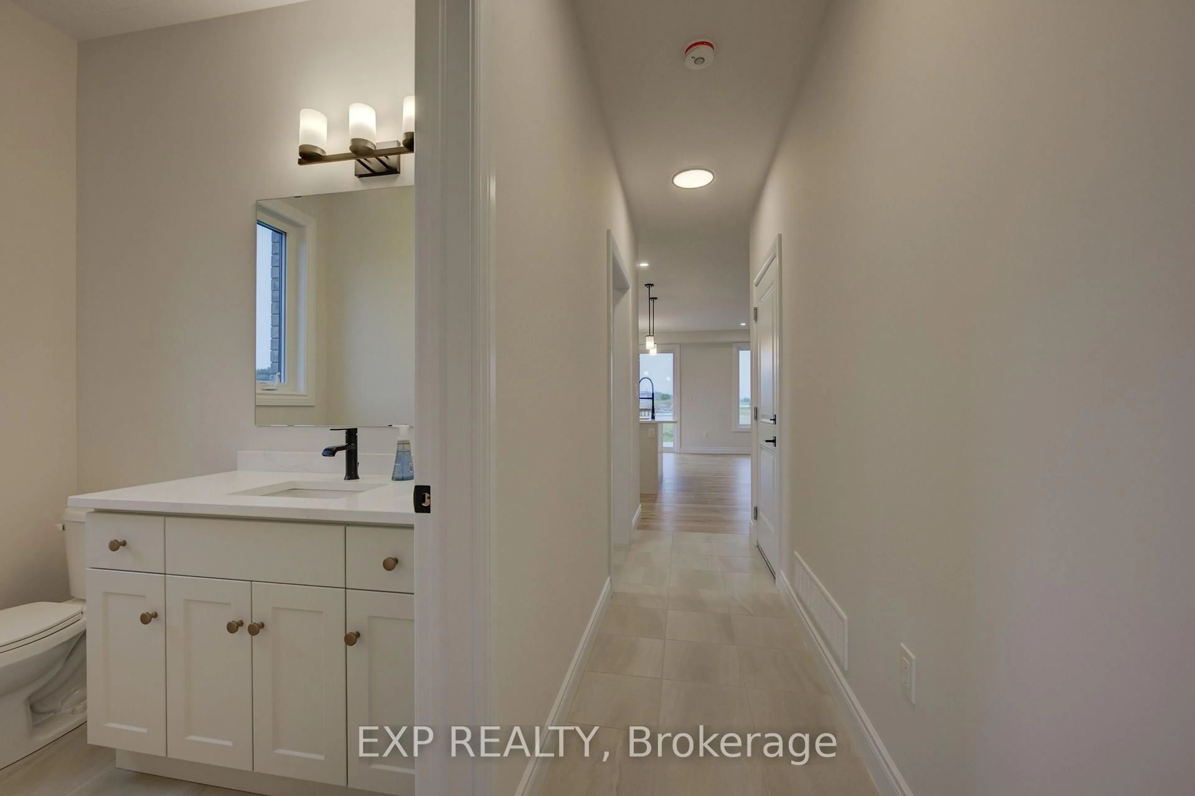 Indoor entryway for 30 Anne St, Minto Ontario N0G 1Z0