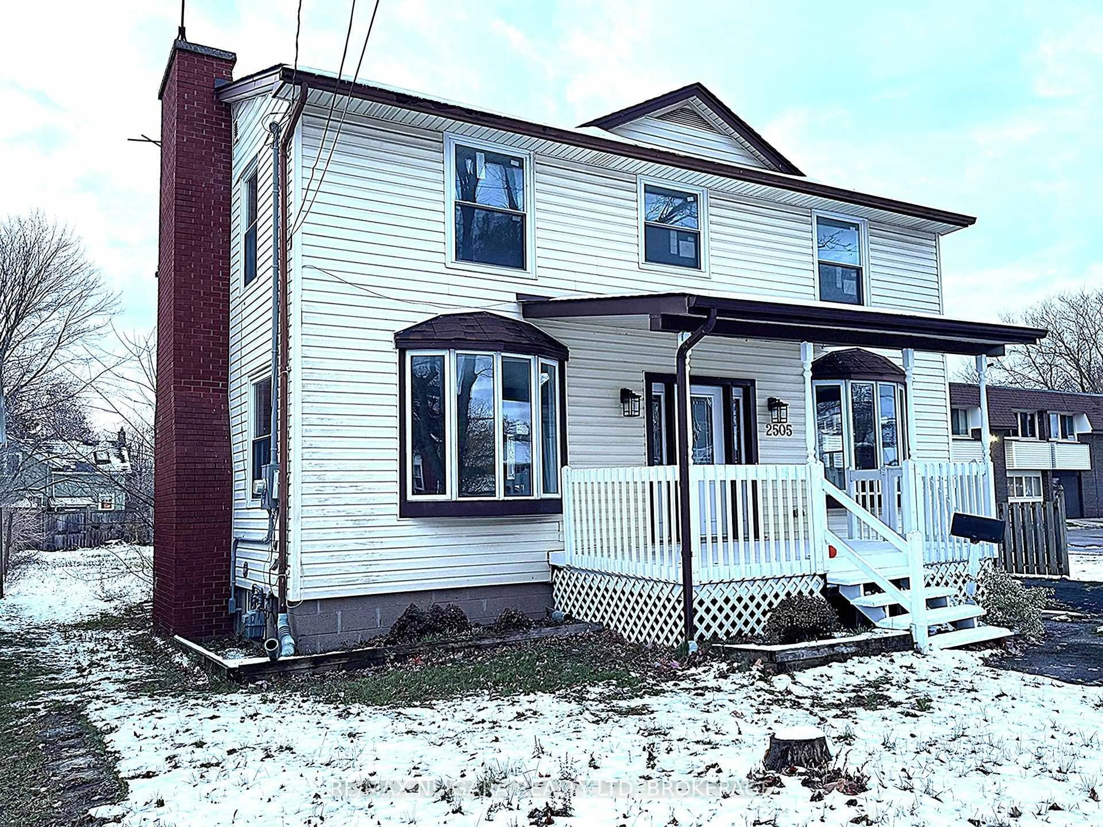 Home with vinyl exterior material, building for 2505 Stevensville Rd, Fort Erie Ontario L0S 1S0