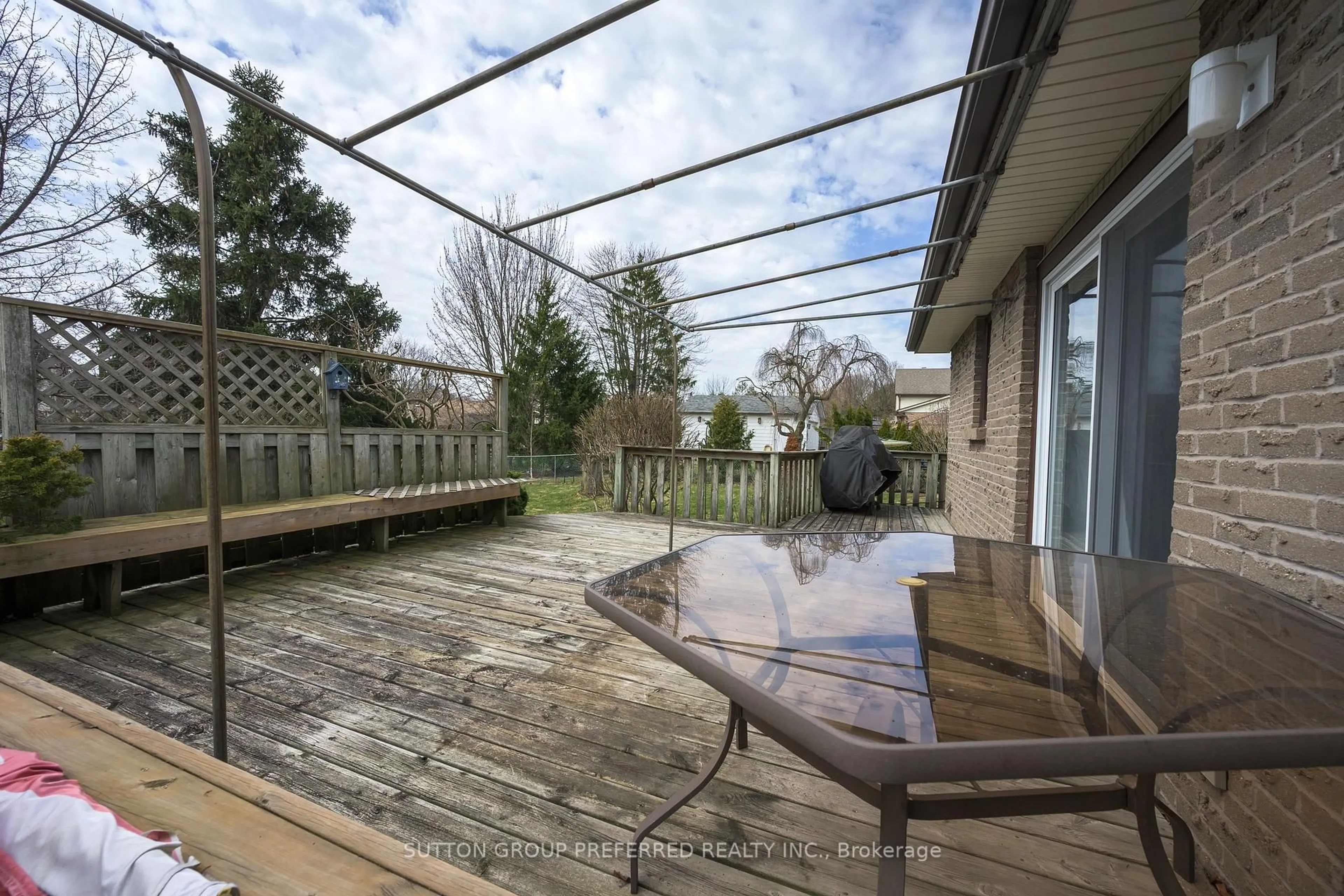 Patio, street for 115 Brixham Cres, London South Ontario N6K 1K9
