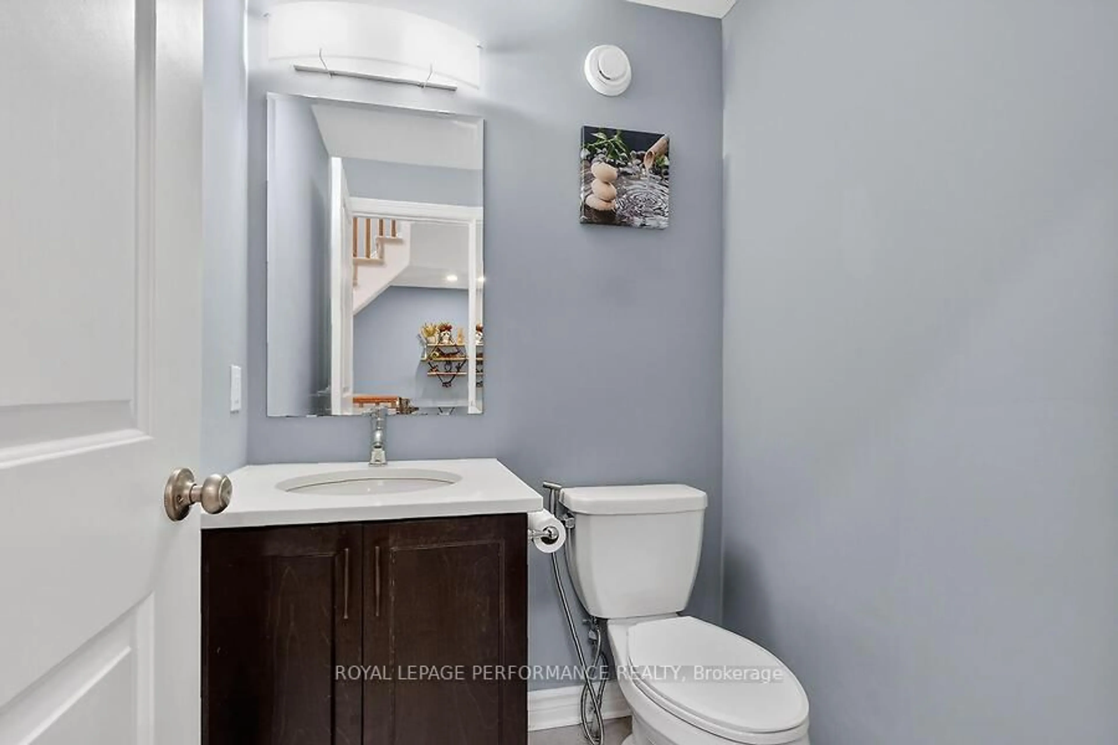 Standard bathroom, ceramic/tile floor for 790 Cairn Cres, Ottawa Ontario K1W 0P7