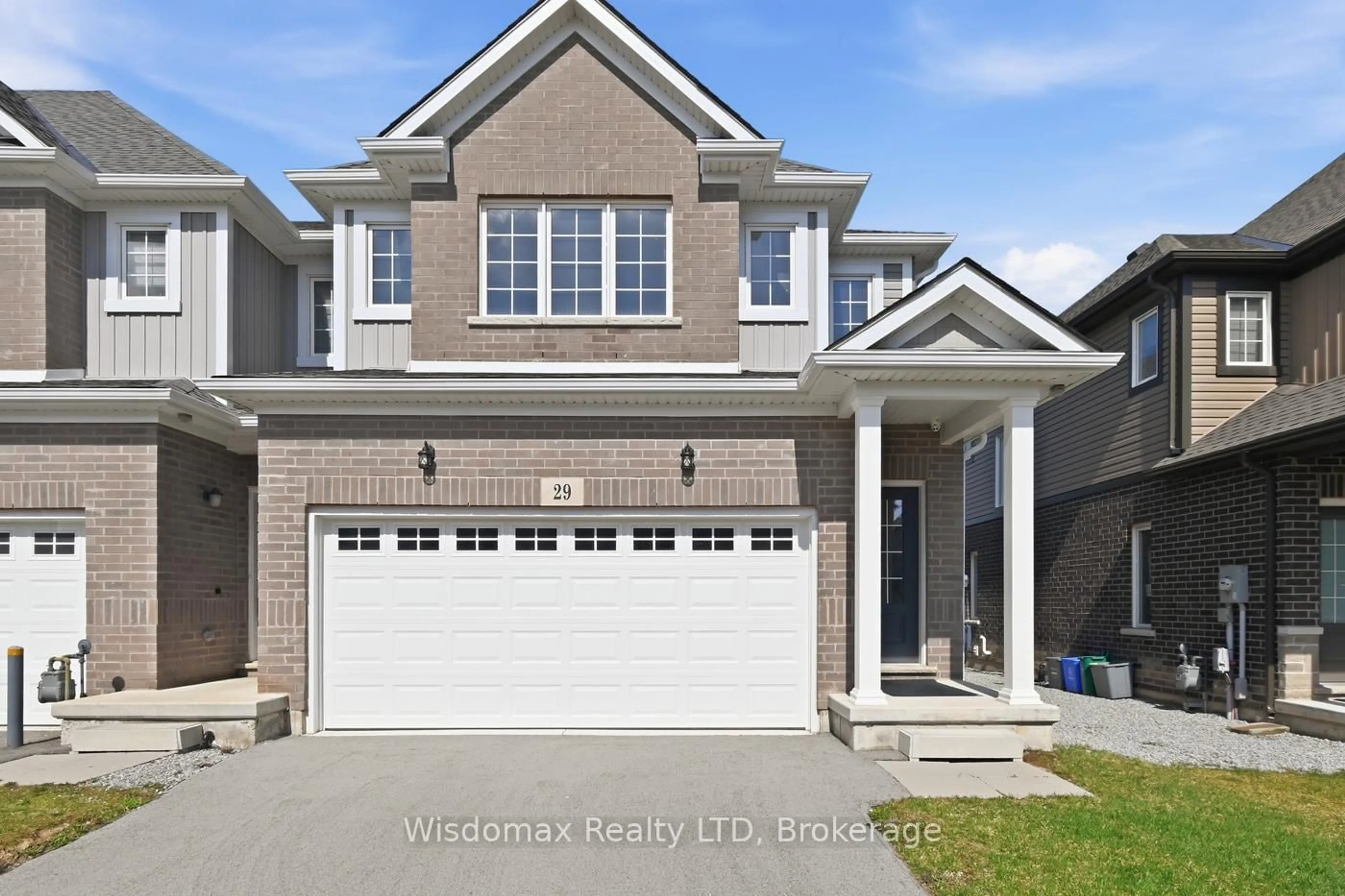 Home with vinyl exterior material, street for 29 Bur Oak Dr, Thorold Ontario N3B 0C6