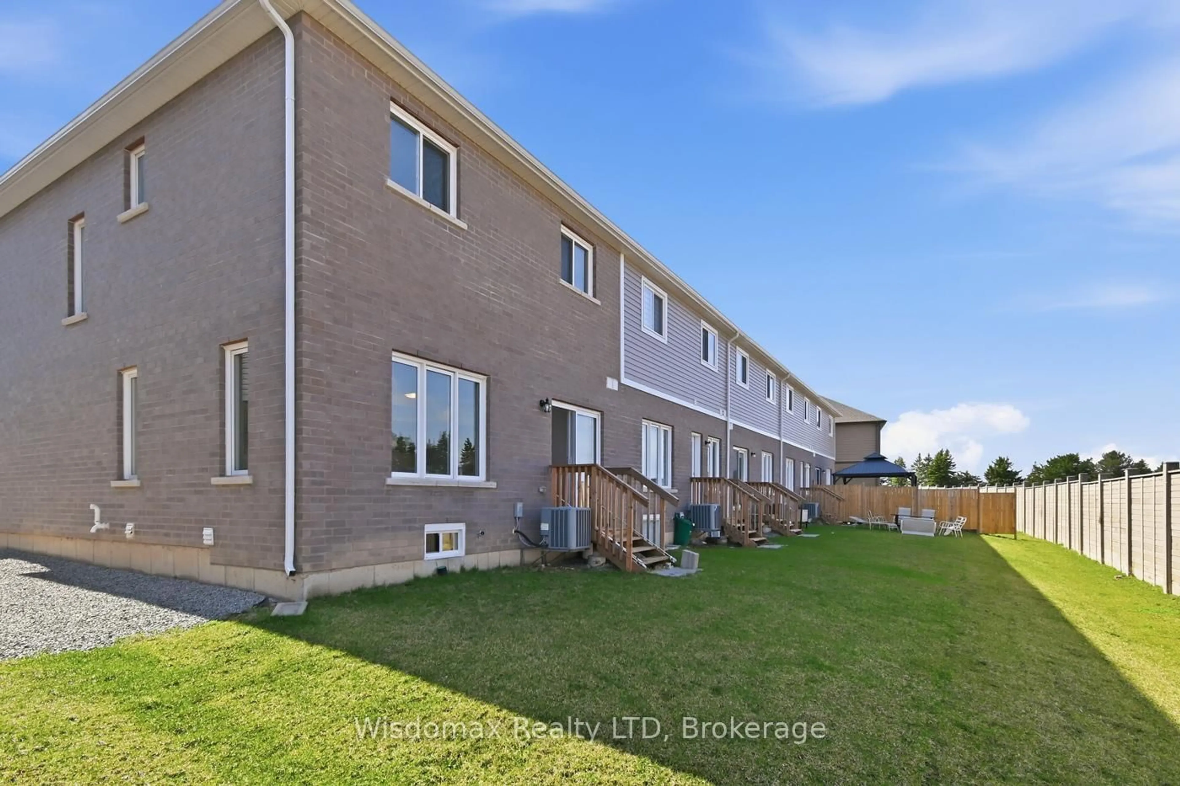 Patio, street for 29 Bur Oak Dr, Thorold Ontario N3B 0C6