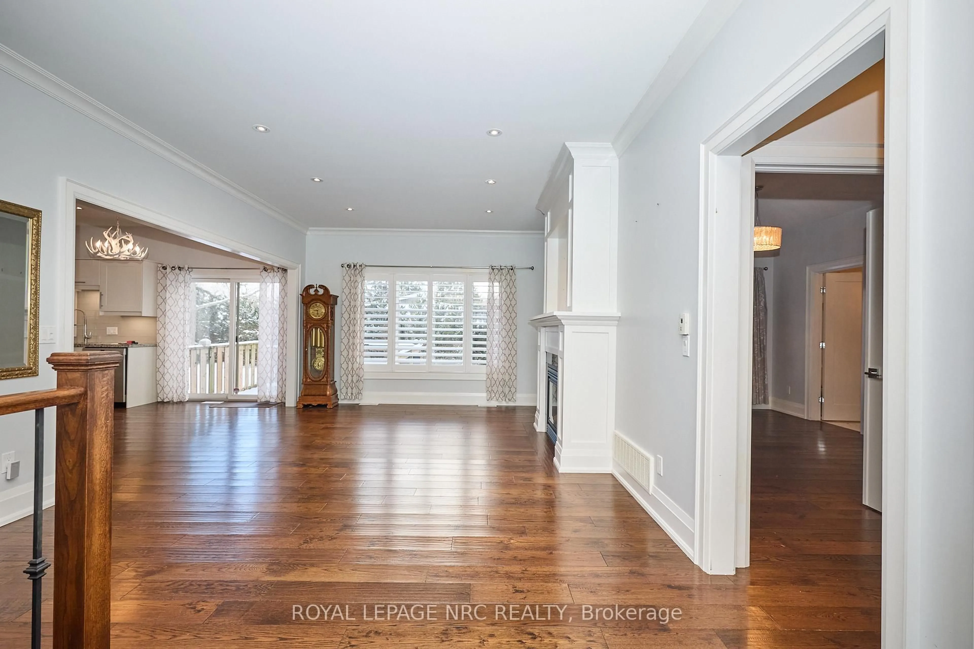 Indoor foyer for 117 Burleigh Rd, Fort Erie Ontario L0S 1N0