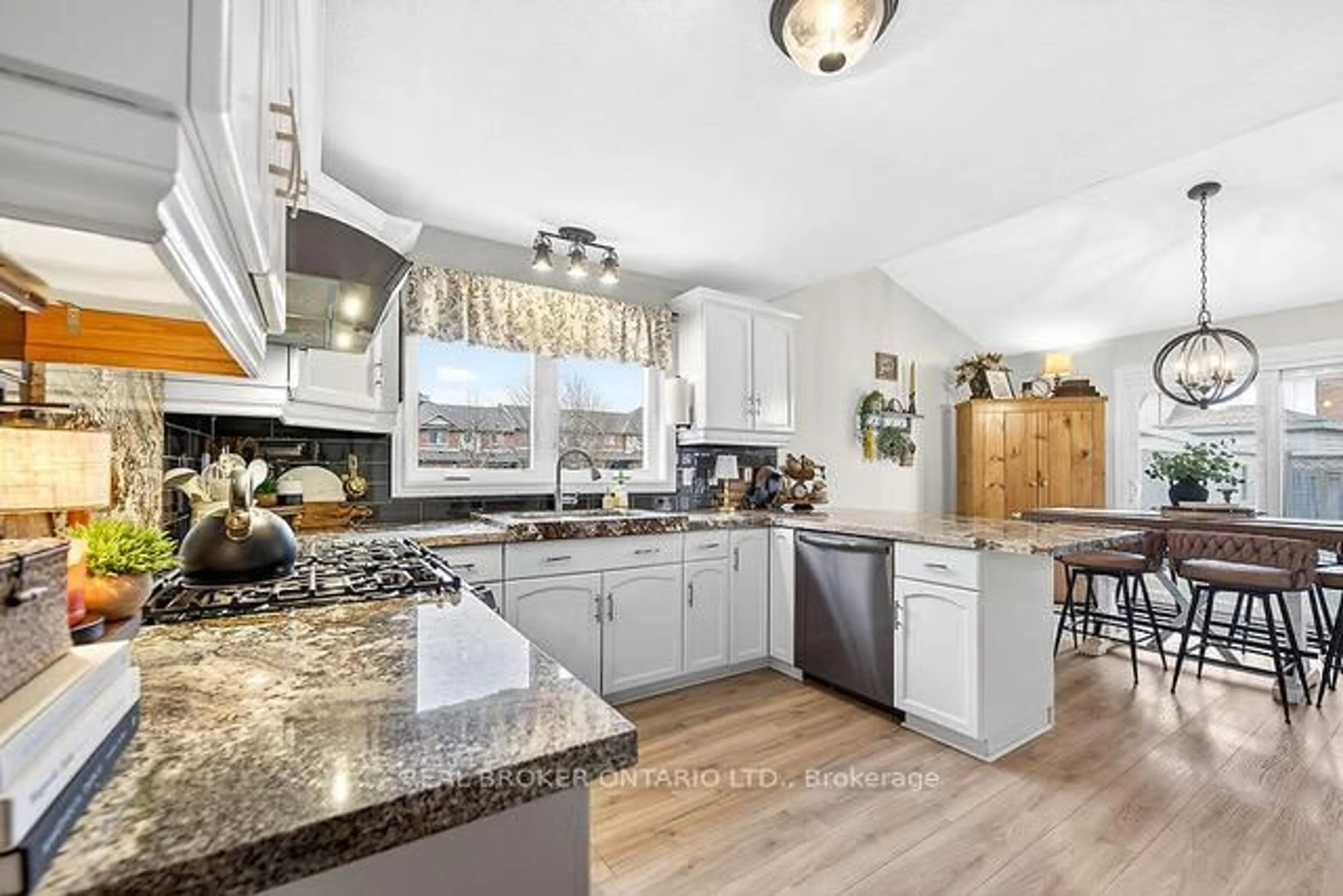 Open concept kitchen, ceramic/tile floor for 7 Etherington Cres, Hamilton Ontario L0R 1C0