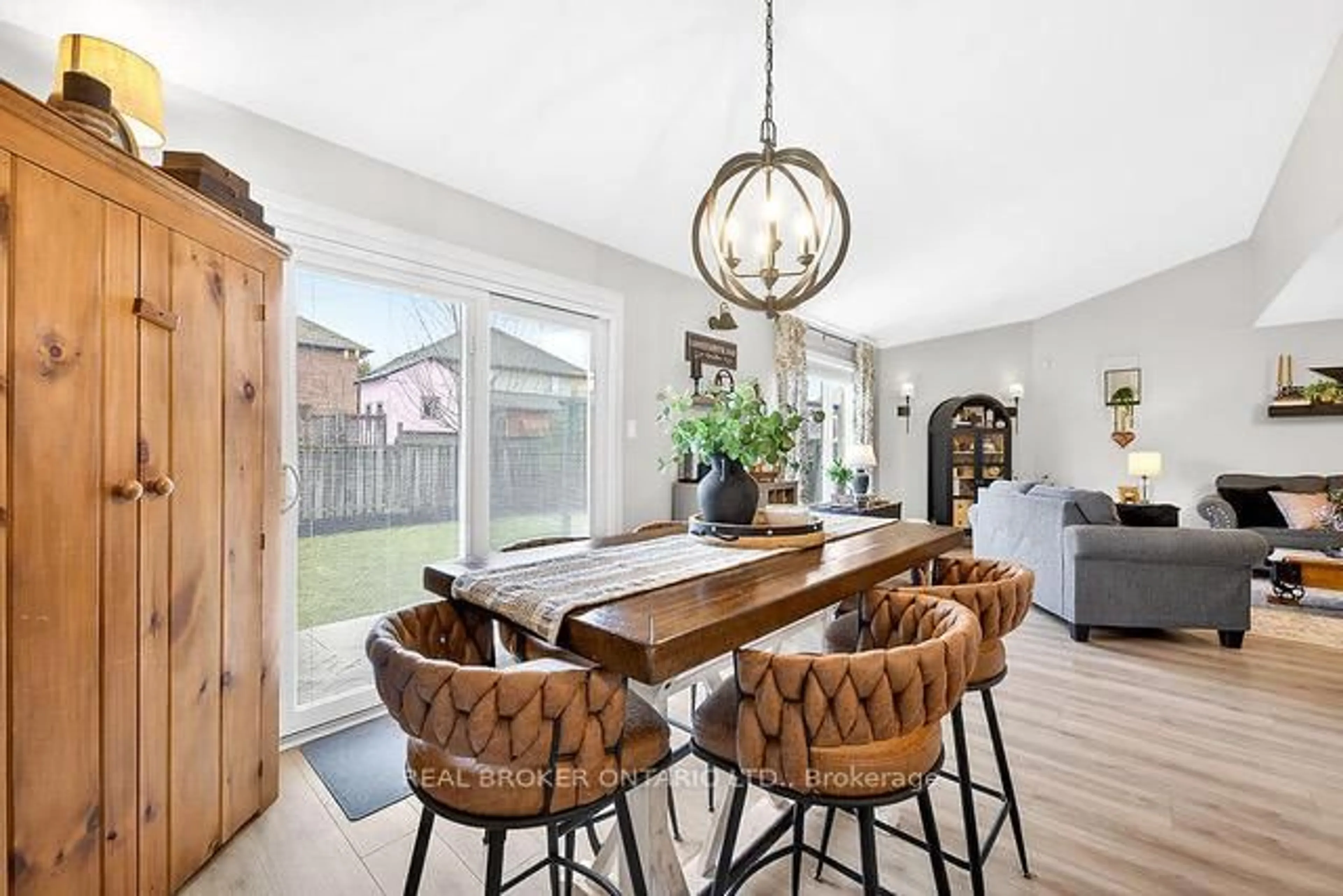 Dining room, unknown for 7 Etherington Cres, Hamilton Ontario L0R 1C0