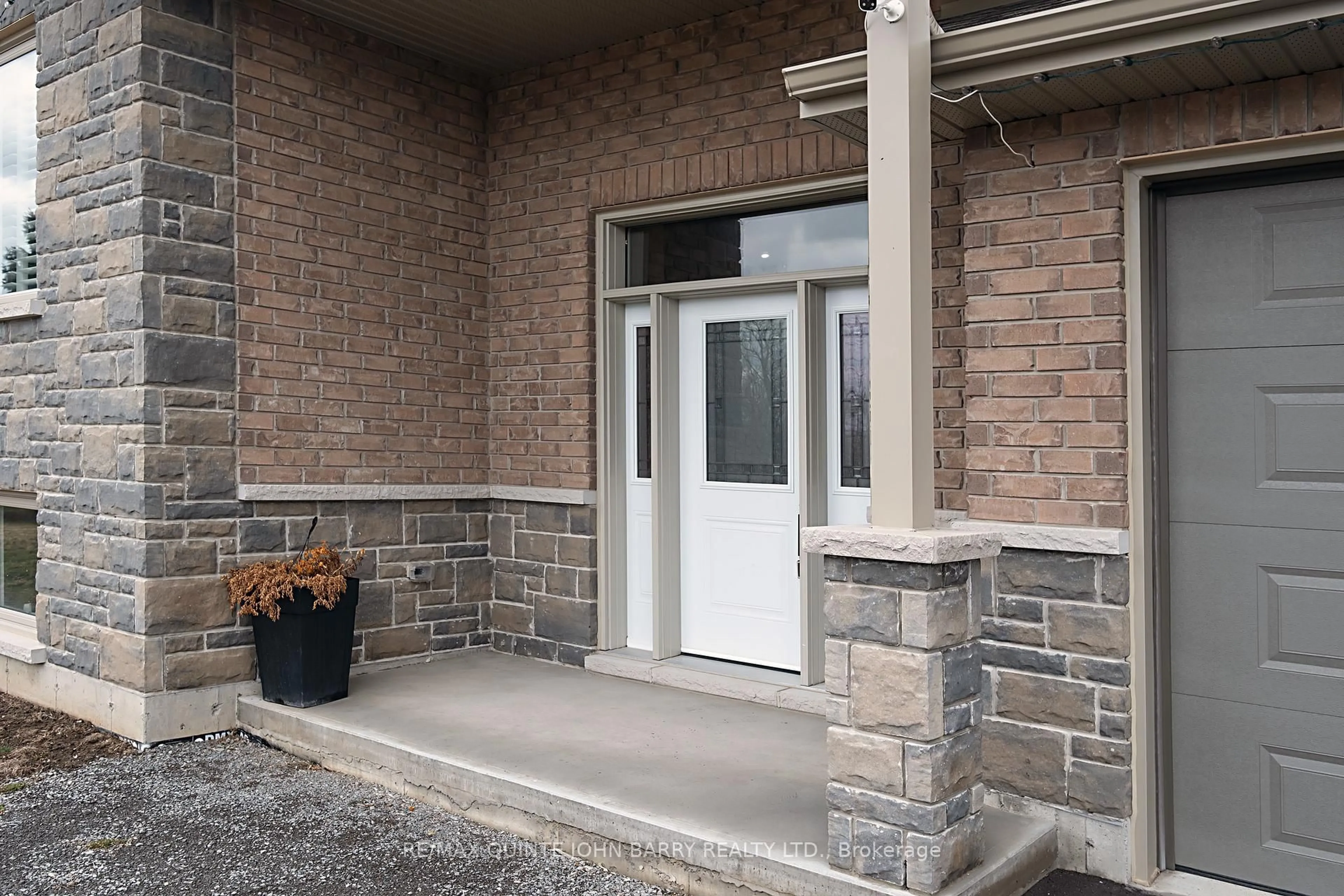 Indoor entryway for 16532 Highway 2, Trenton Ontario K8V 5P7