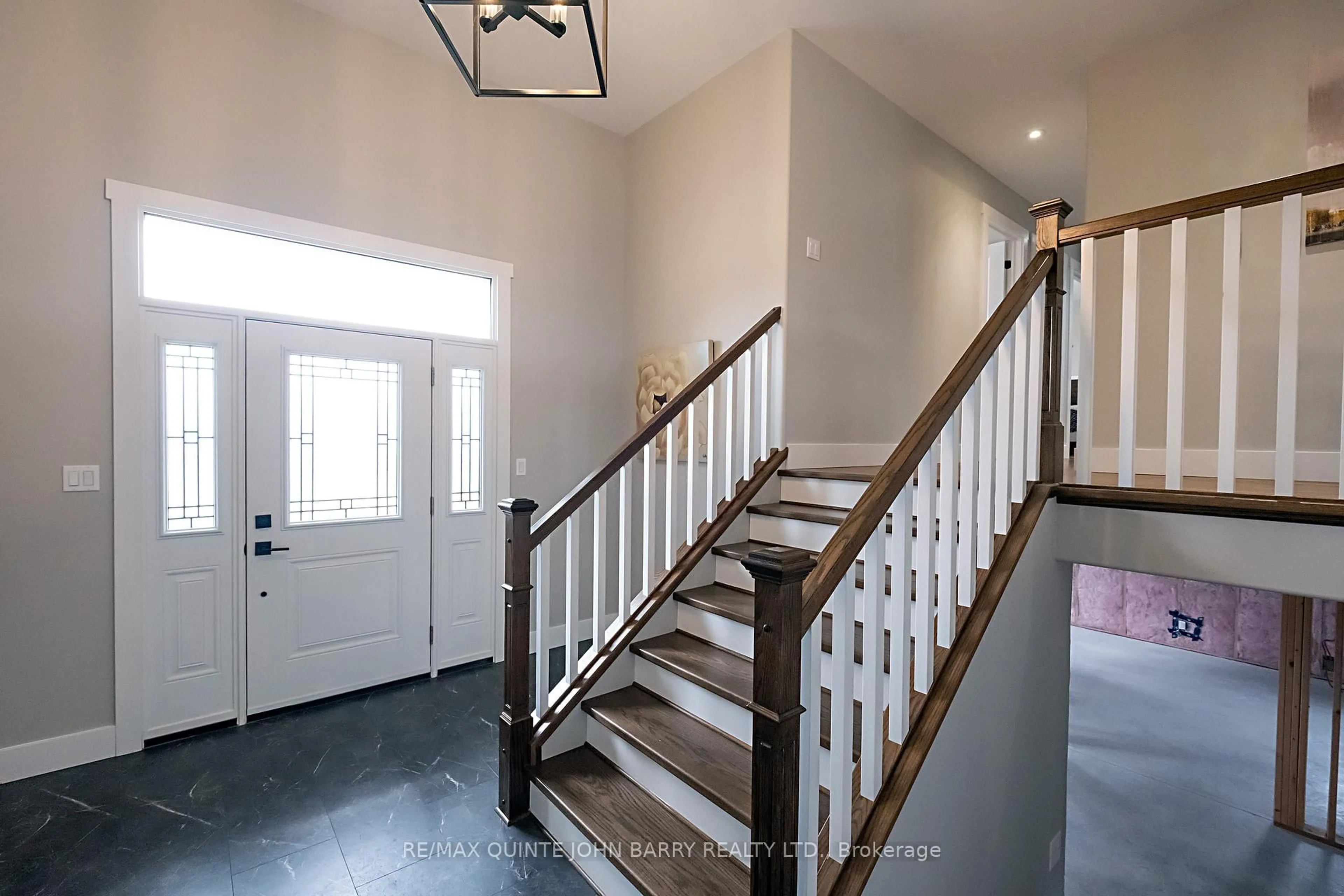 Indoor entryway for 16532 Highway 2, Trenton Ontario K8V 5P7