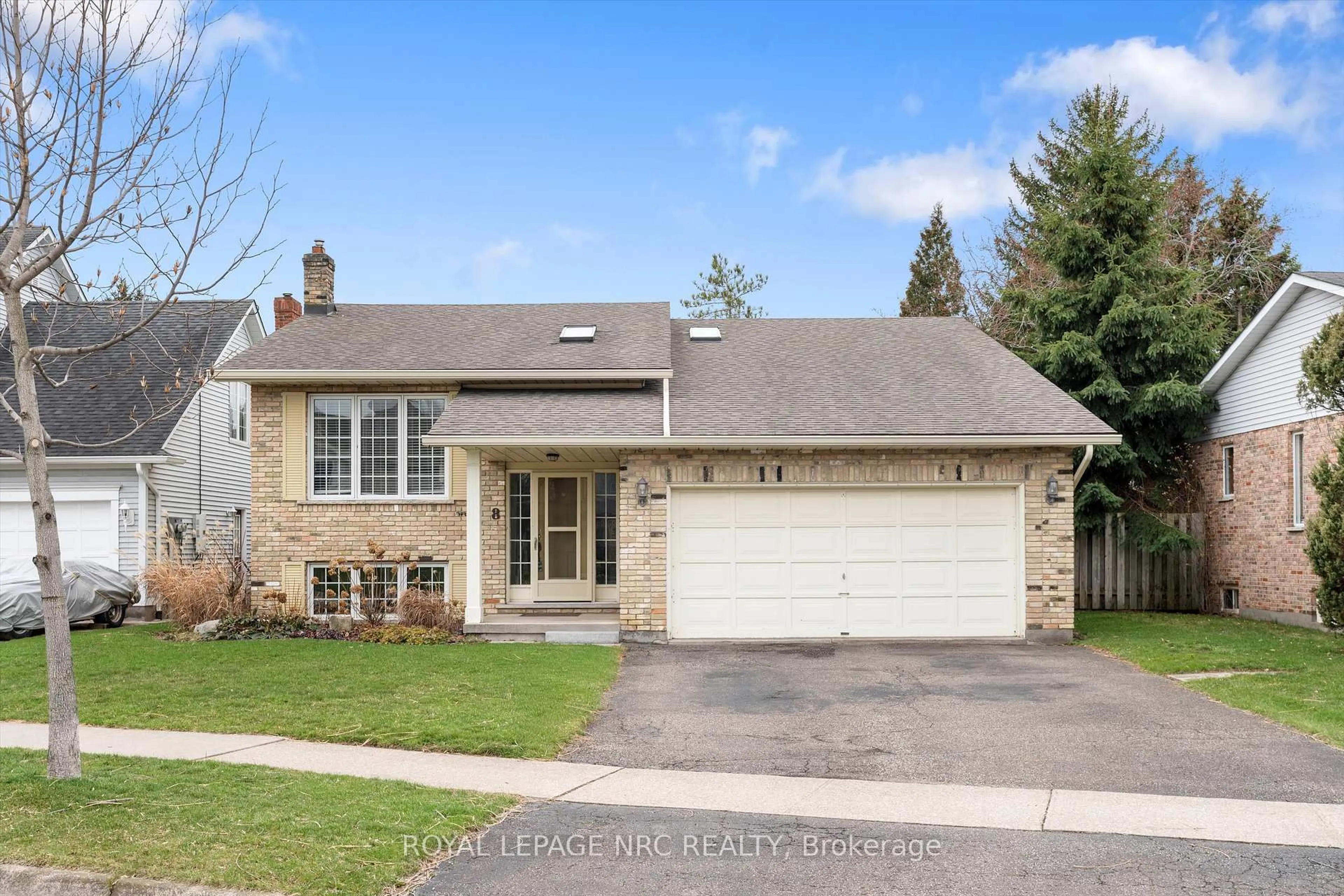 Home with brick exterior material, street for 8 Dunbar Cres, St. Catharines Ontario L2W 1A6