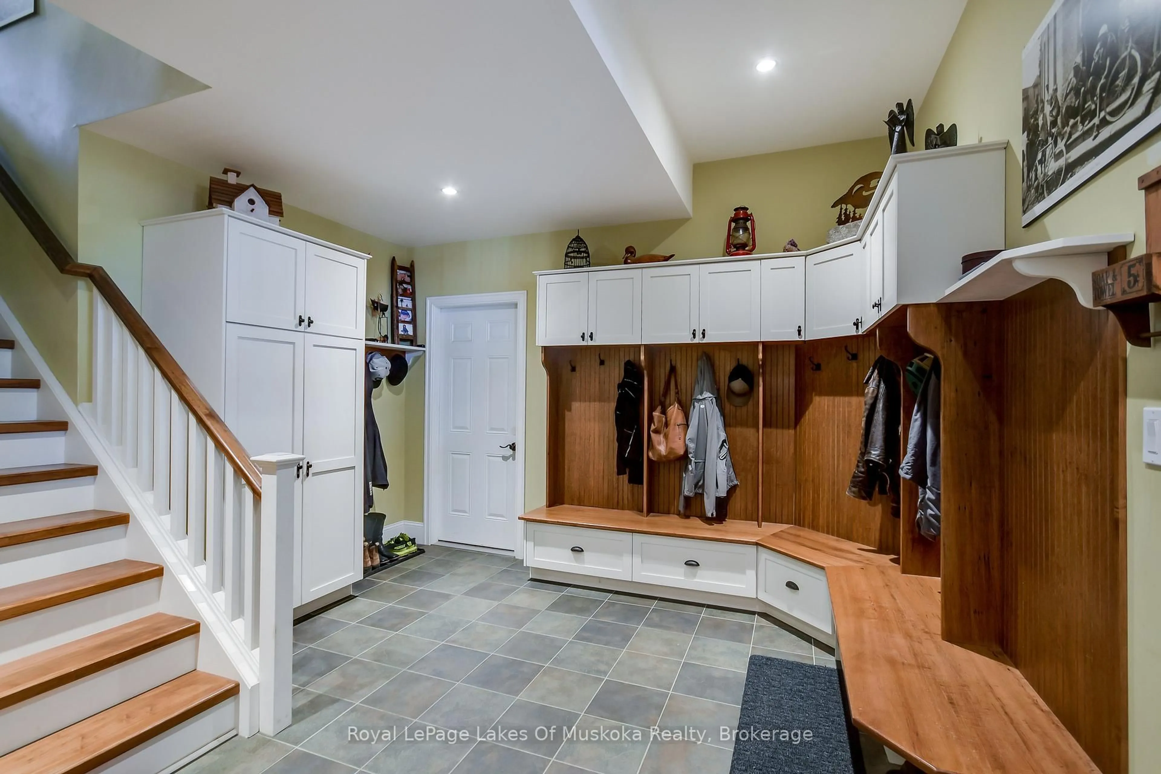 Unknown for 230 Ecclestone Dr, Bracebridge Ontario P1L 1G4