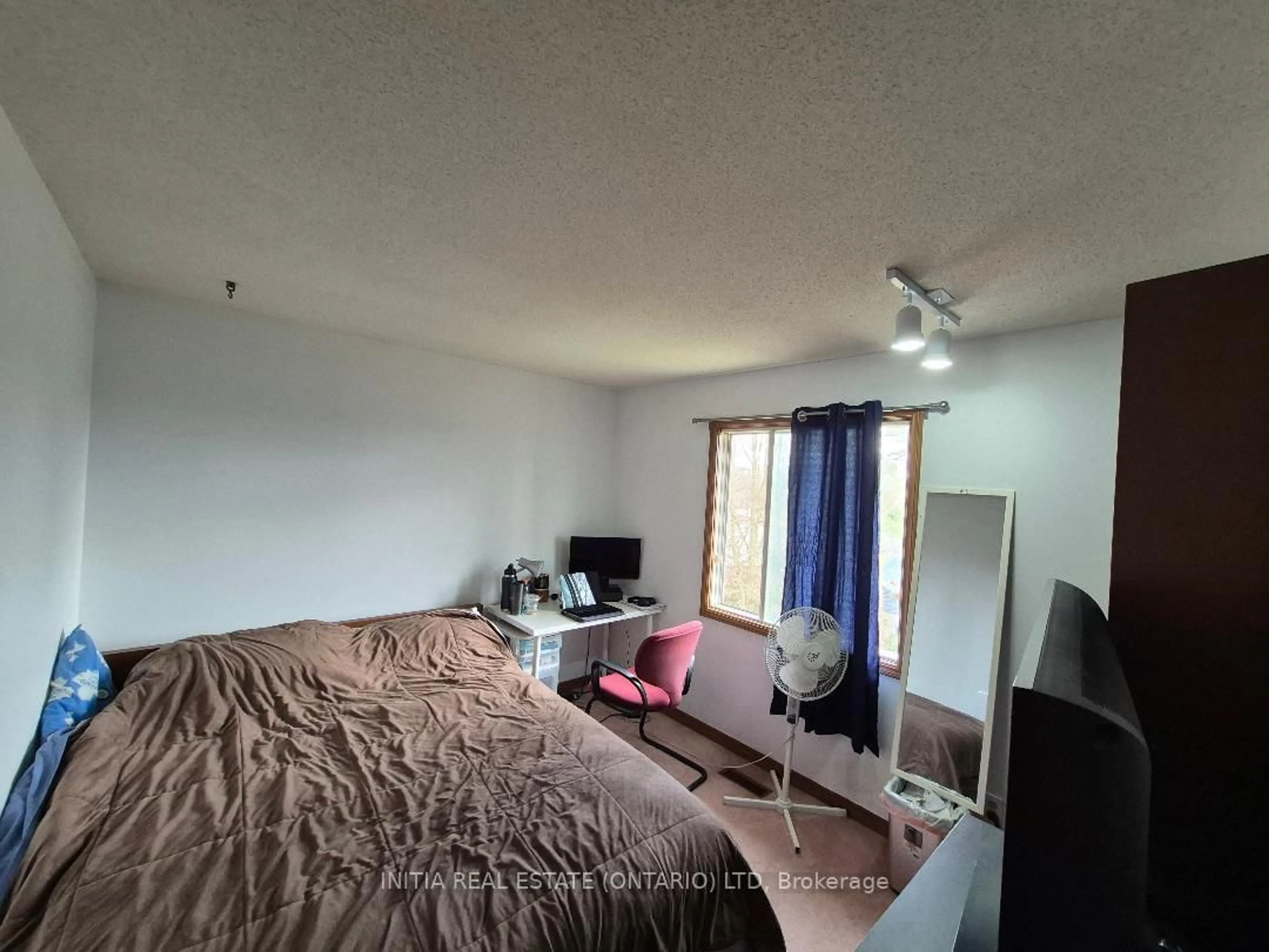 A pic of a room for 176 Chepstow Clse, London North Ontario N6G 3S2