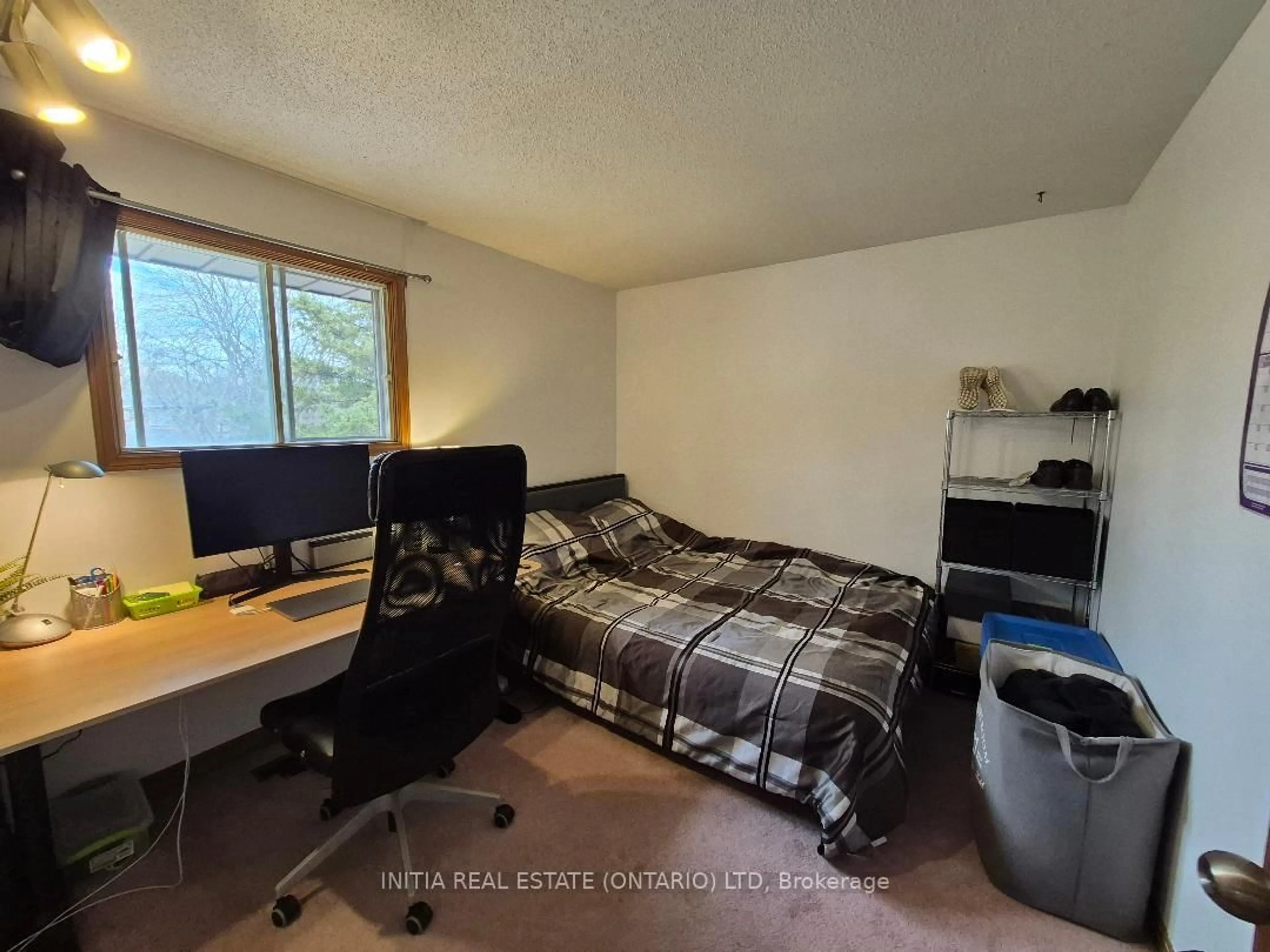 A pic of a room for 176 Chepstow Clse, London North Ontario N6G 3S2