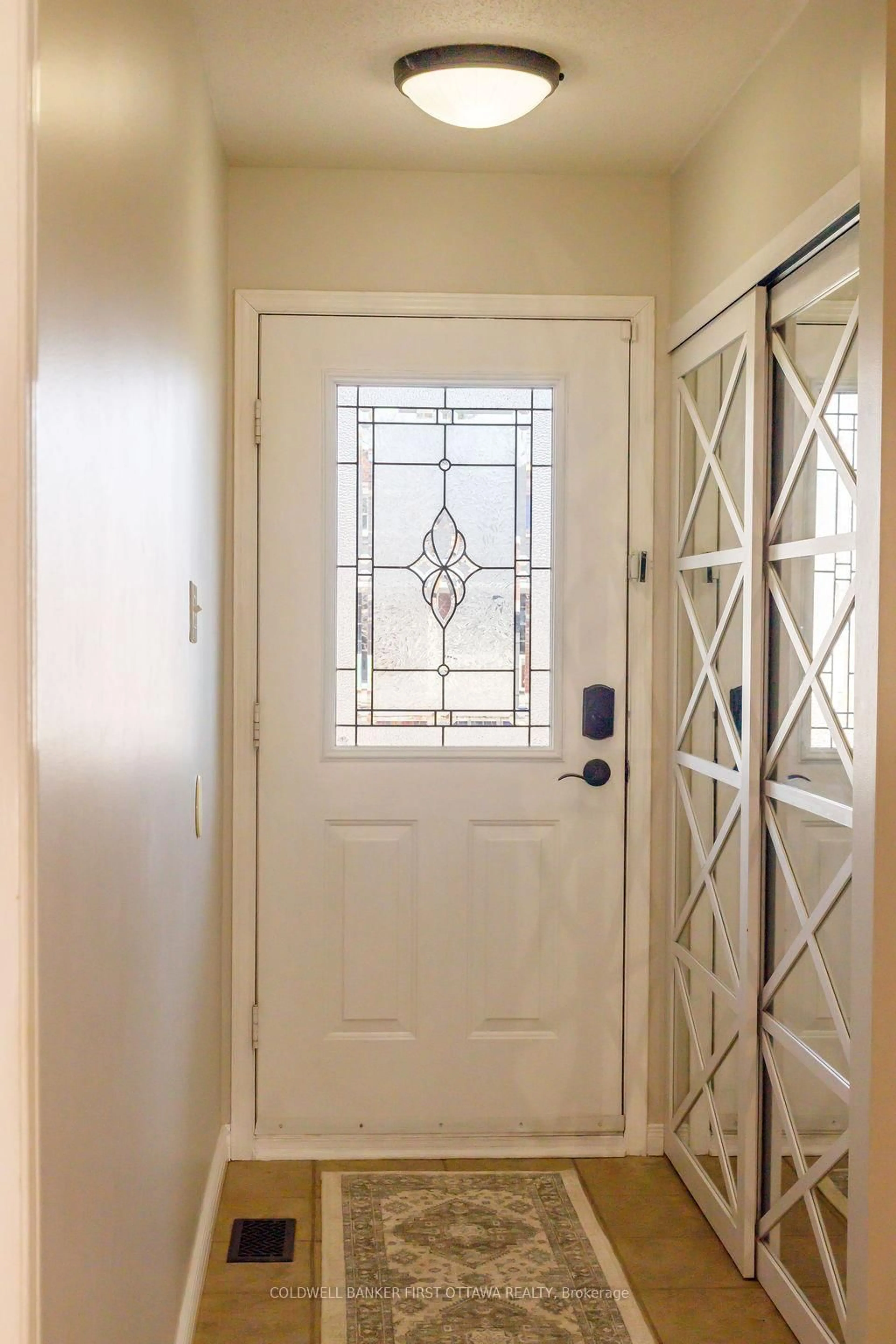 Indoor entryway for 32 James Lewis Ave, Ottawa Ontario K2S 1K5