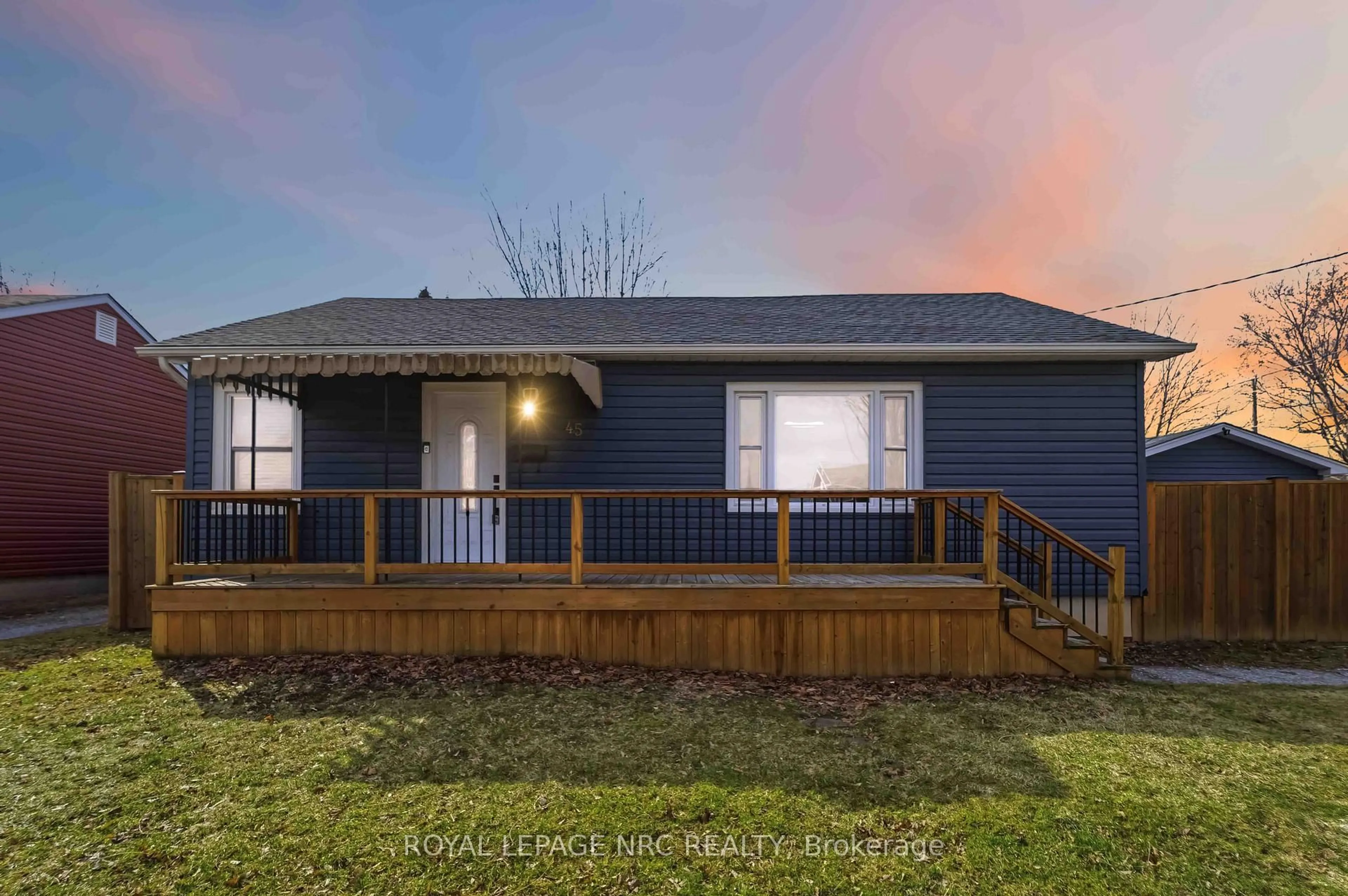 A pic from outside/outdoor area/front of a property/back of a property/a pic from drone, street for 45 Shakespeare Ave, St. Catharines Ontario L2R 6M8