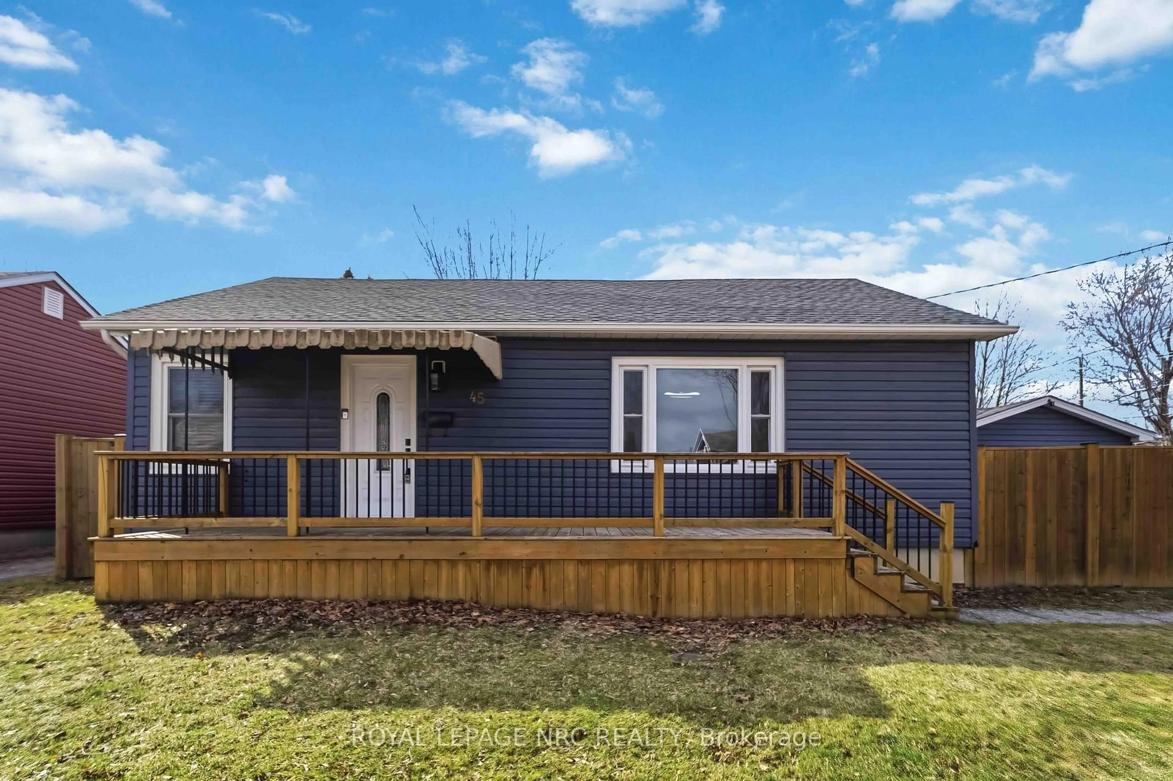 Home with vinyl exterior material, street for 45 Shakespeare Ave, St. Catharines Ontario L2R 6M8