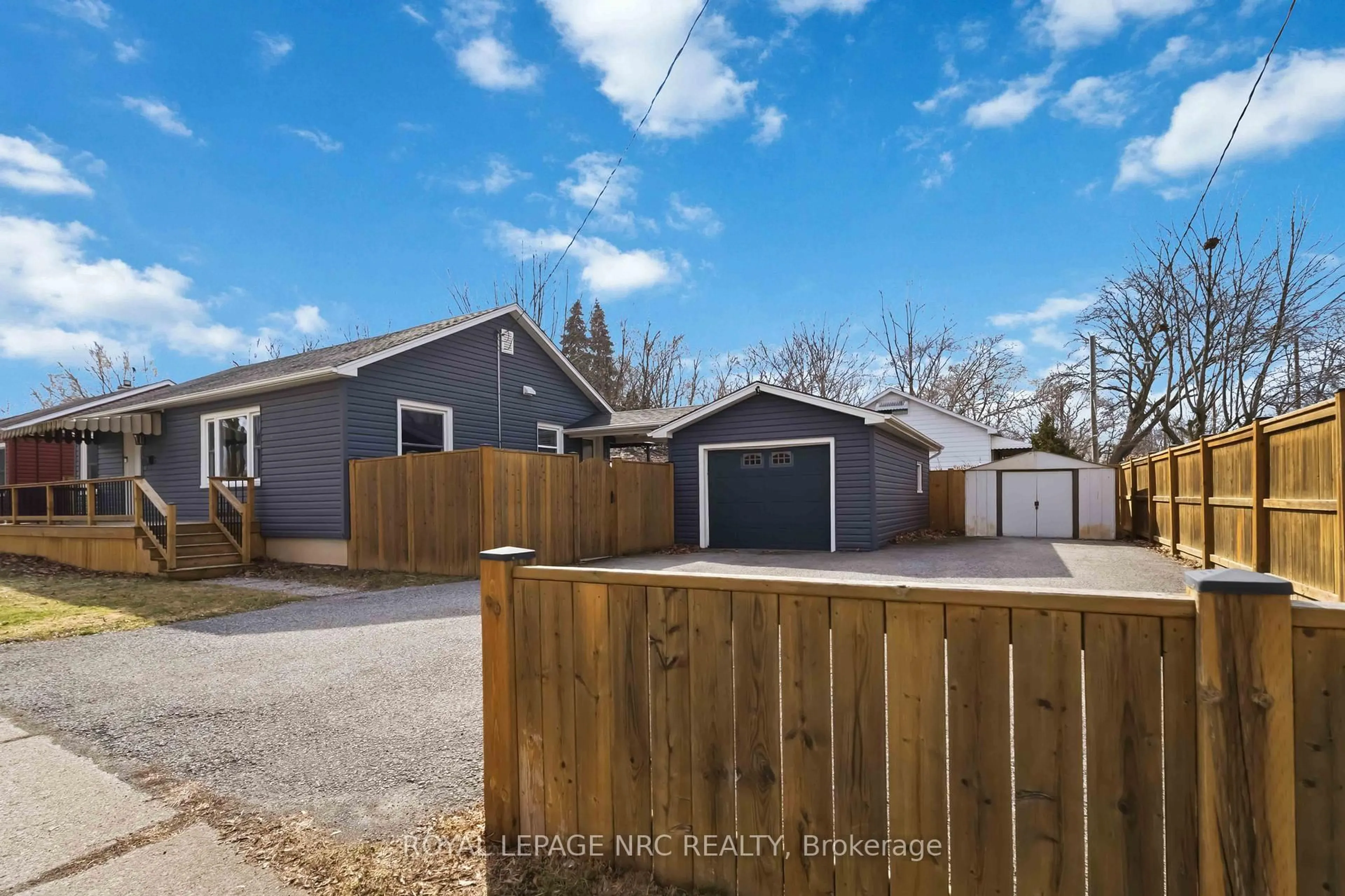 A pic from outside/outdoor area/front of a property/back of a property/a pic from drone, street for 45 Shakespeare Ave, St. Catharines Ontario L2R 6M8