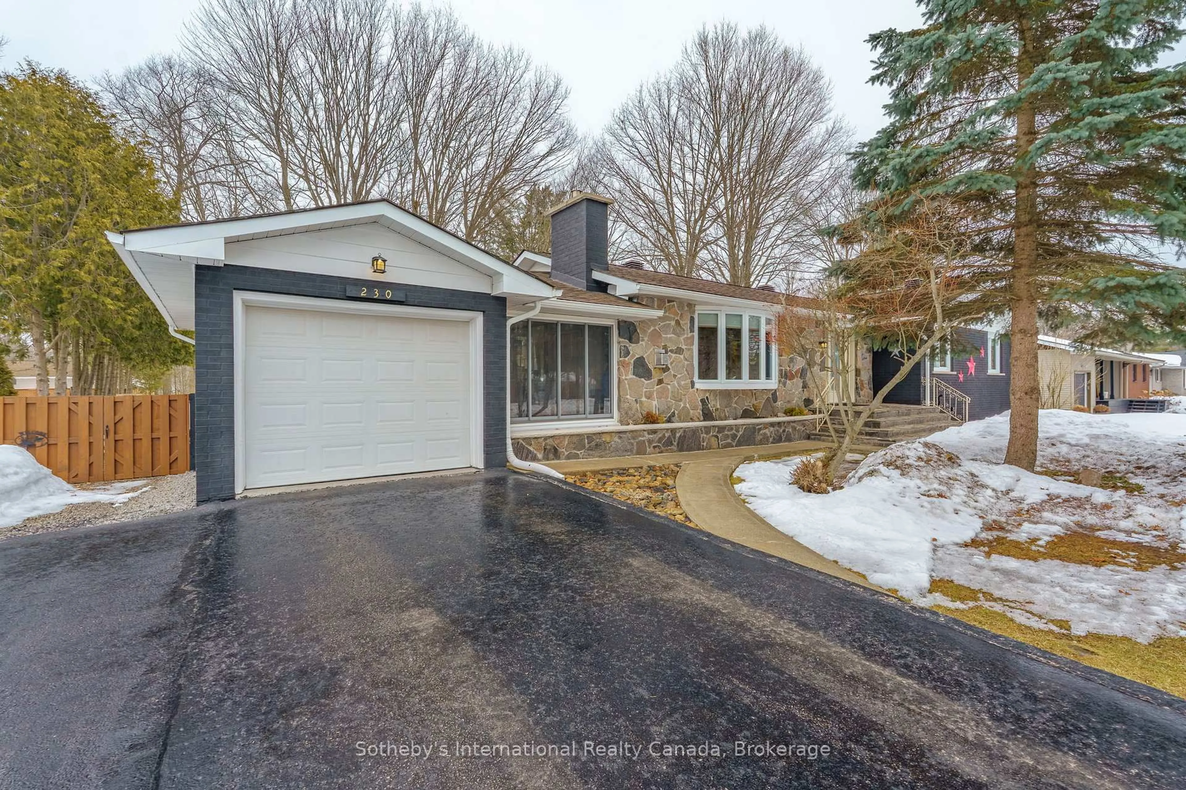 Home with brick exterior material, street for 230 Alexander St, Gravenhurst Ontario P1P 1A6