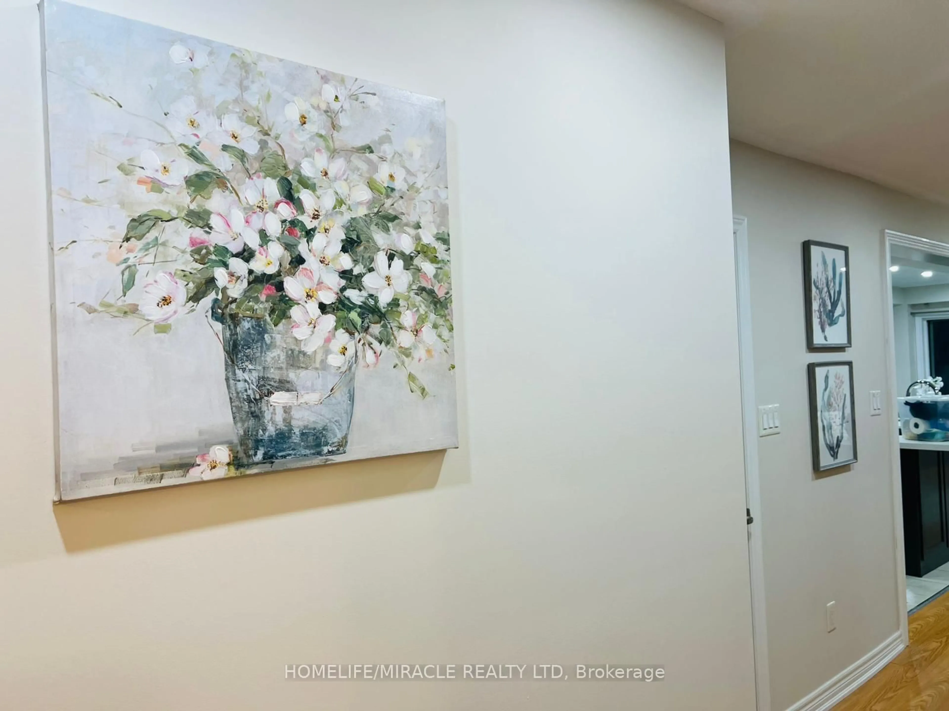 Indoor foyer for 570 Linden Dr #3, Cambridge Ontario N3H 0C9