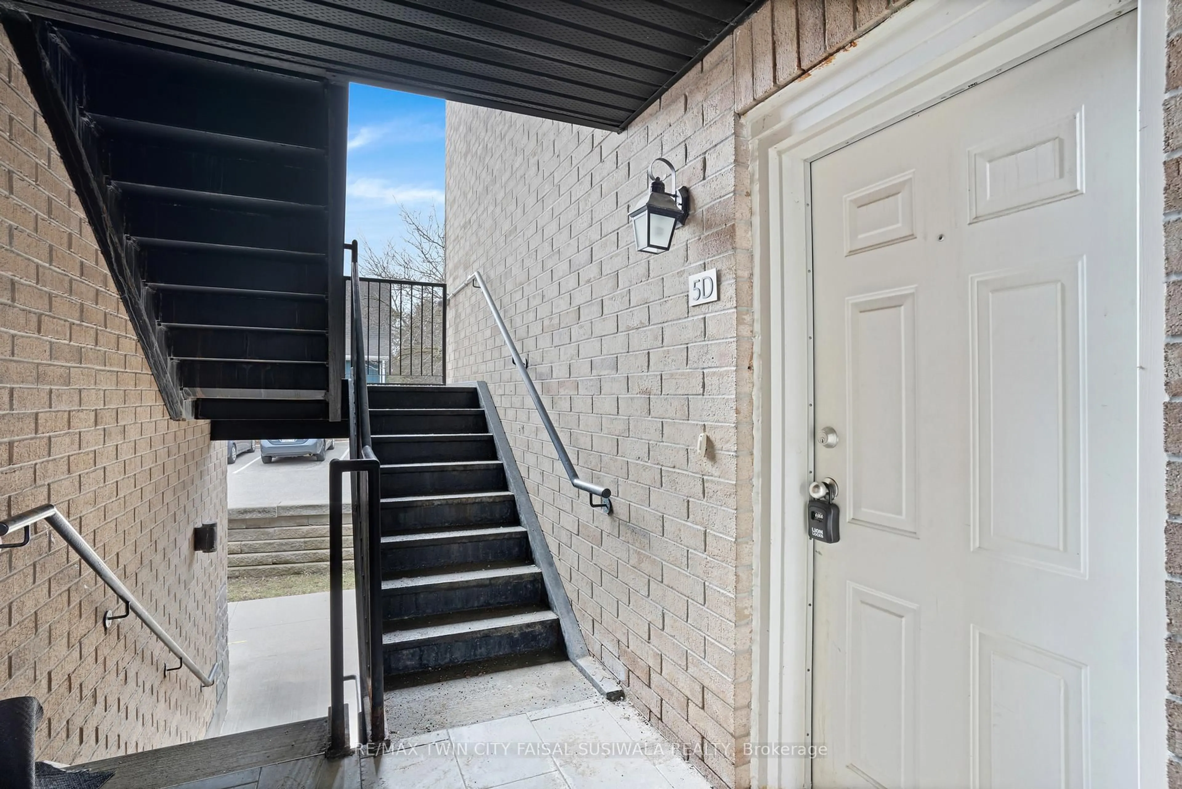 Unknown for 185 Windale Cres #5D, Kitchener Ontario N2E 0G3