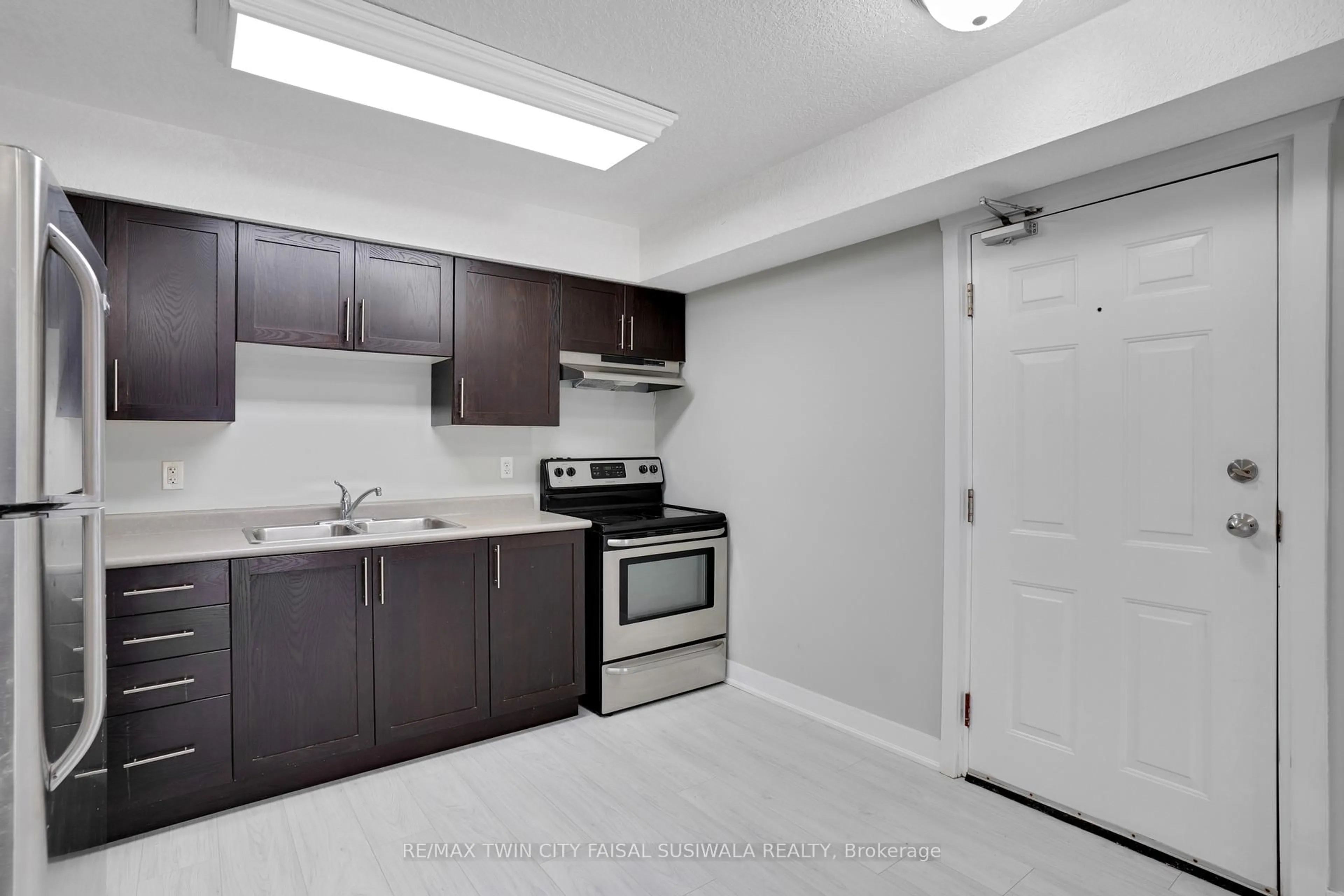 Standard kitchen, unknown for 185 Windale Cres #5D, Kitchener Ontario N2E 0G3