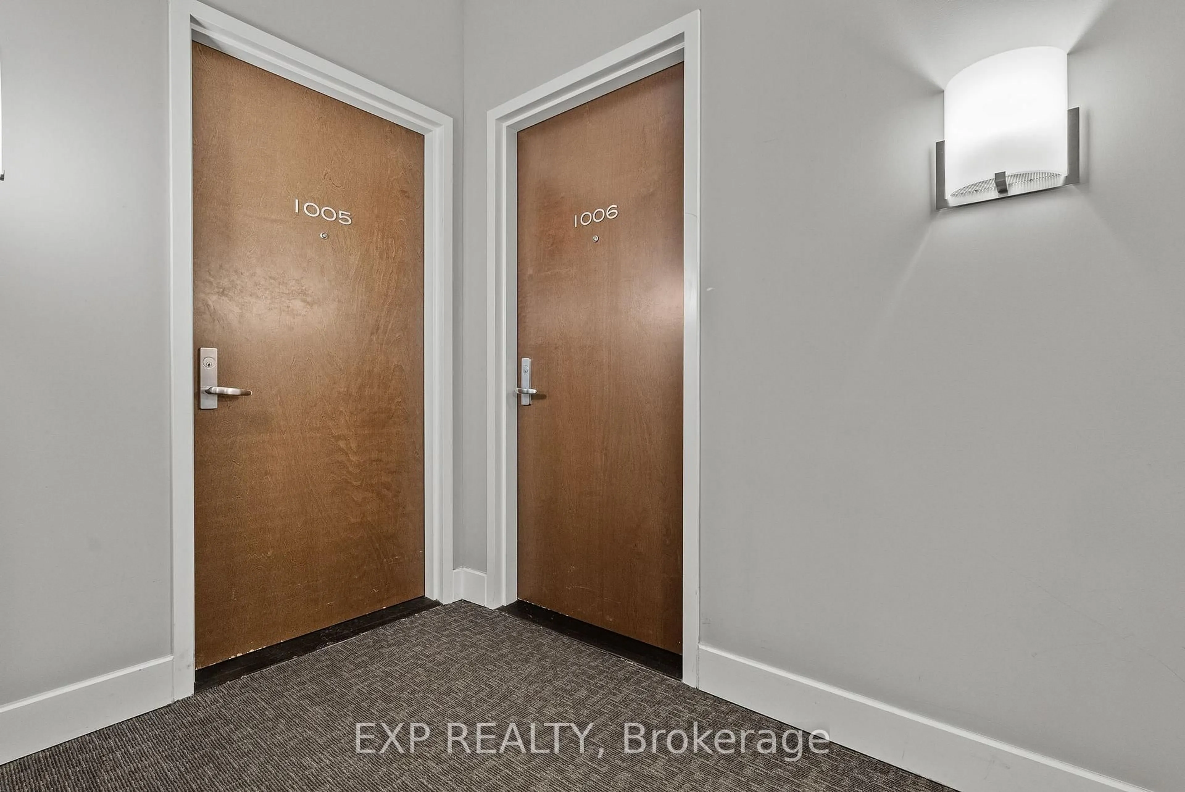 Indoor entryway for 330 Titan Private #1006, Ottawa Ontario K2G 1G3